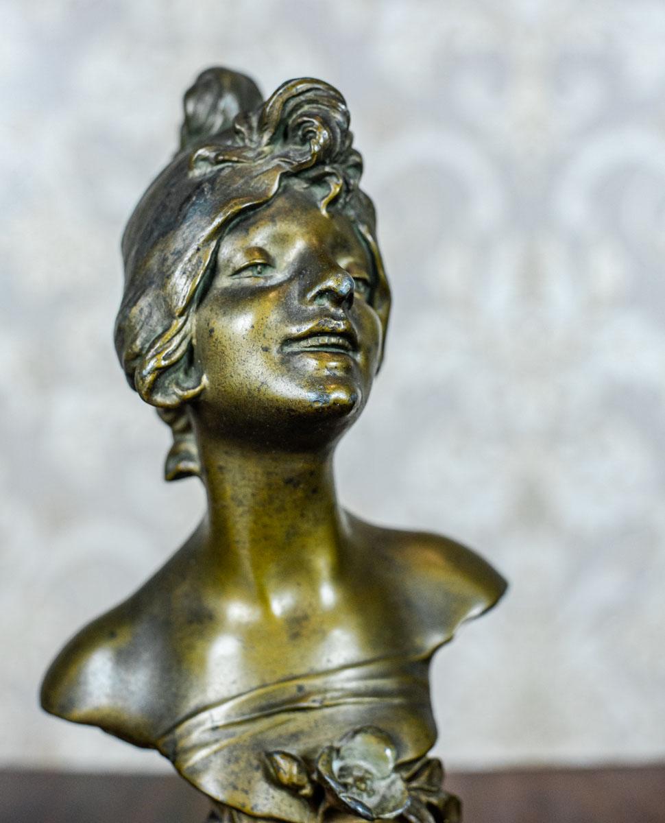 20th Century Art Nouveau Bust of a Woman 1