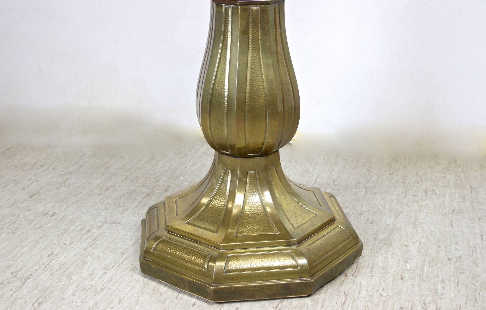 Table basse/table d'appoint Art nouveau du 20ème siècle avec base en laiton, Autriche, vers 1910 en vente 4
