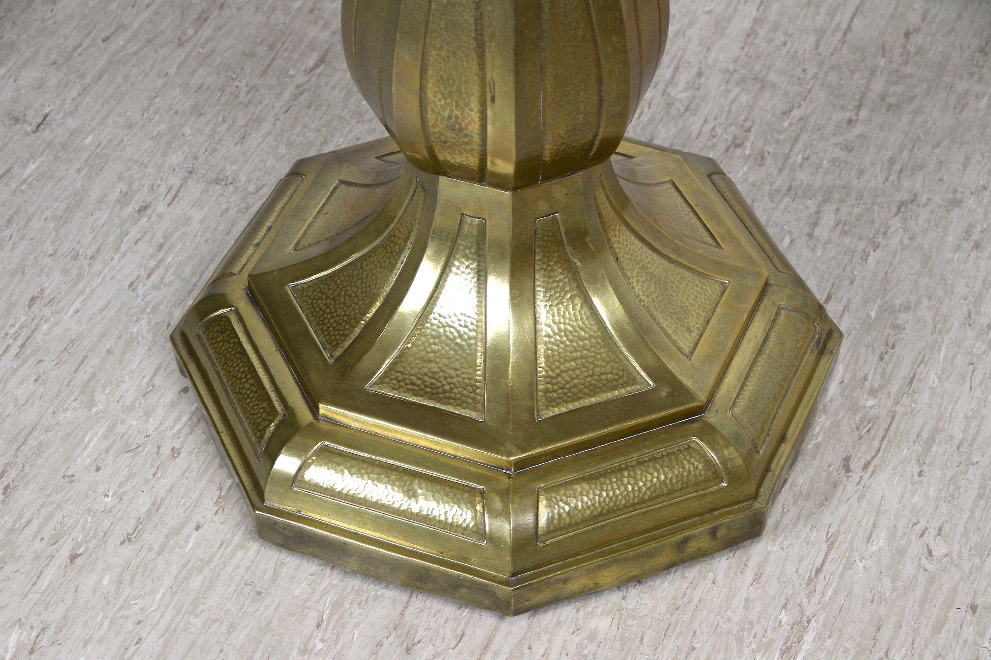 Table basse/table d'appoint Art nouveau du 20ème siècle avec base en laiton, Autriche, vers 1910 en vente 1