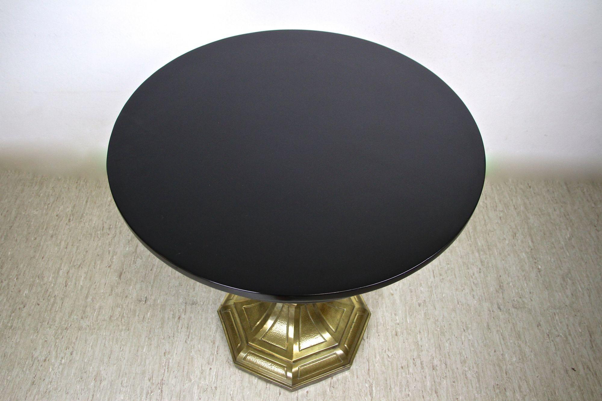 Table basse/table d'appoint Art nouveau du 20ème siècle avec base en laiton, Autriche, vers 1910 en vente 2