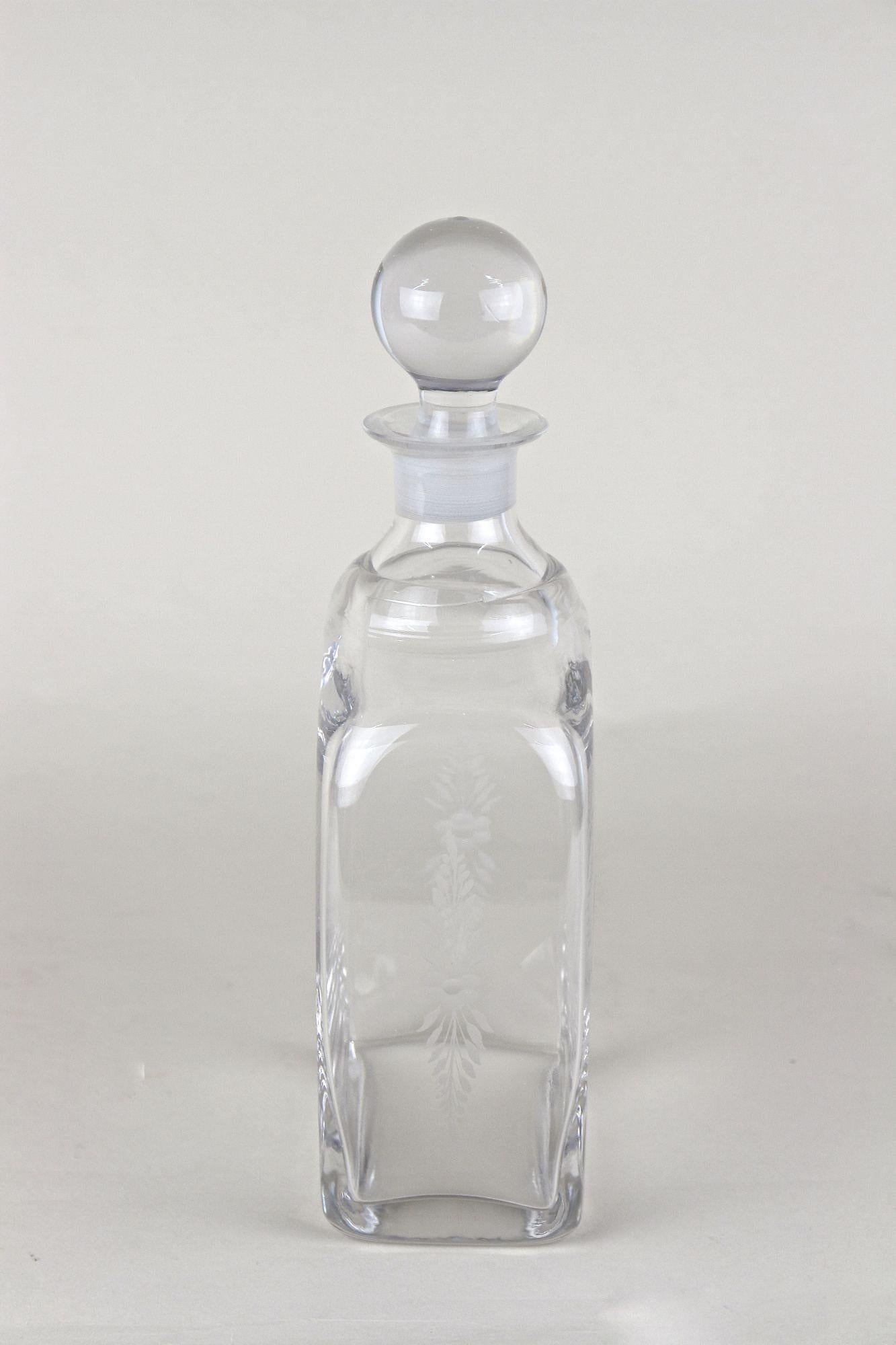Vetro soffiato Decanter Art Nouveau del XX secolo / Bottiglia di vetro per liquori, inciso, AT 1915 ca. in vendita