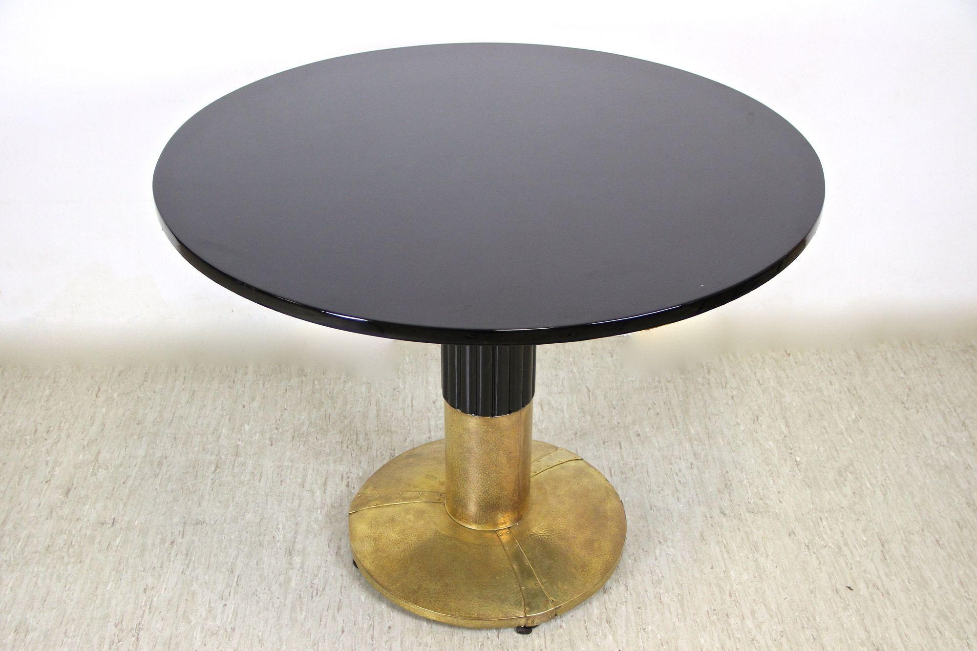 20th Century Art Nouveau Dining/ Salon Suite with Round Table by Thonet, AT 1910 For Sale 9