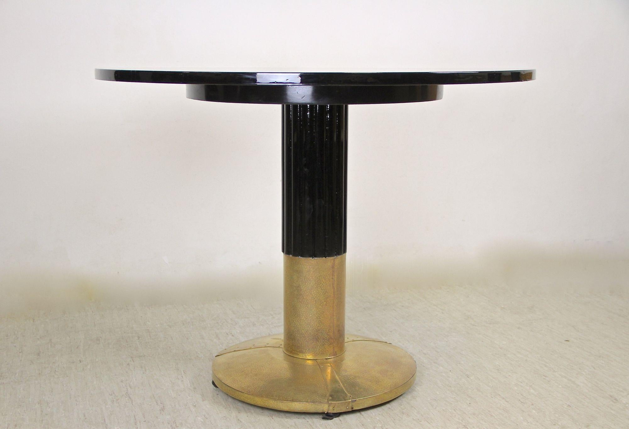 20th Century Art Nouveau Dining/ Salon Suite with Round Table by Thonet, AT 1910 For Sale 1