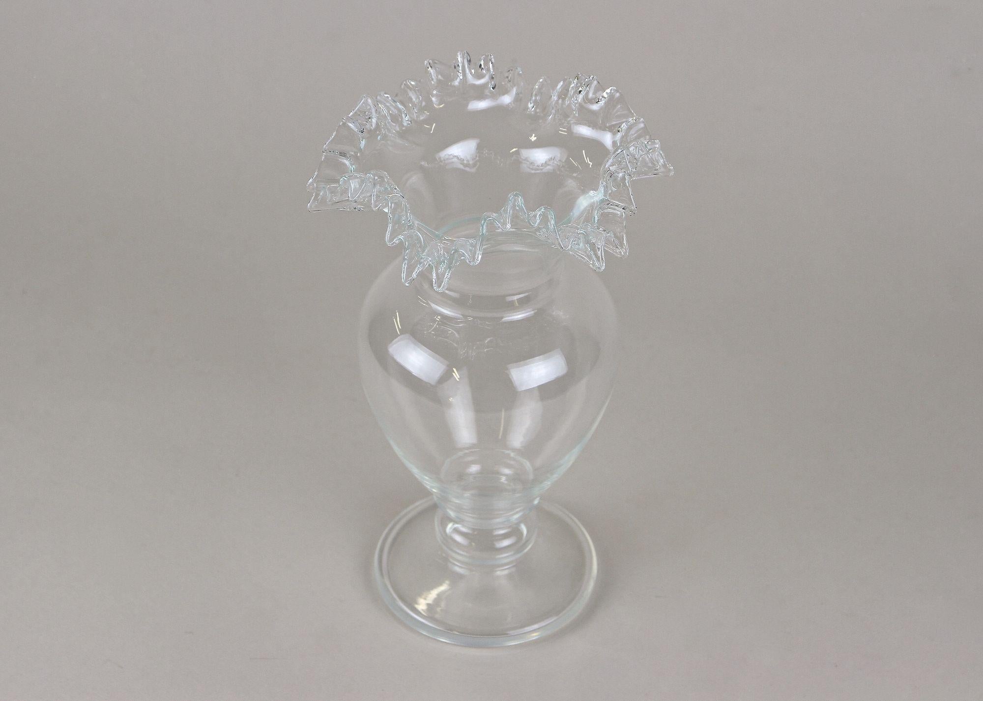20th Century Art Nouveau Frilly Glass Vase, Austria, circa 1910 For Sale 11