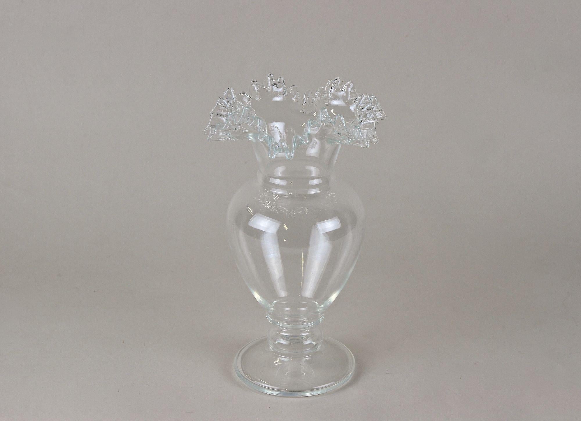20th Century Art Nouveau Frilly Glass Vase, Austria, circa 1910 For Sale 12