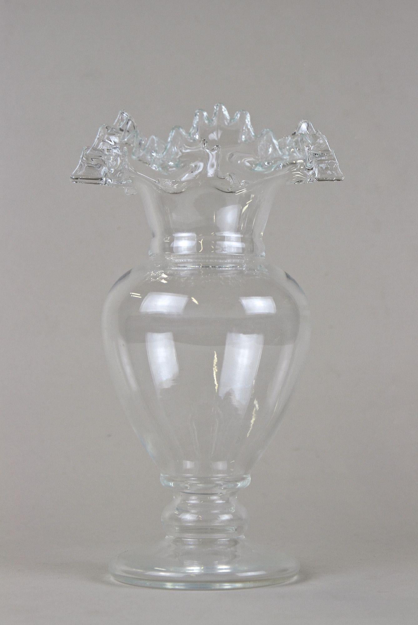 20th Century Art Nouveau Frilly Glass Vase, Austria, circa 1910 For Sale 14