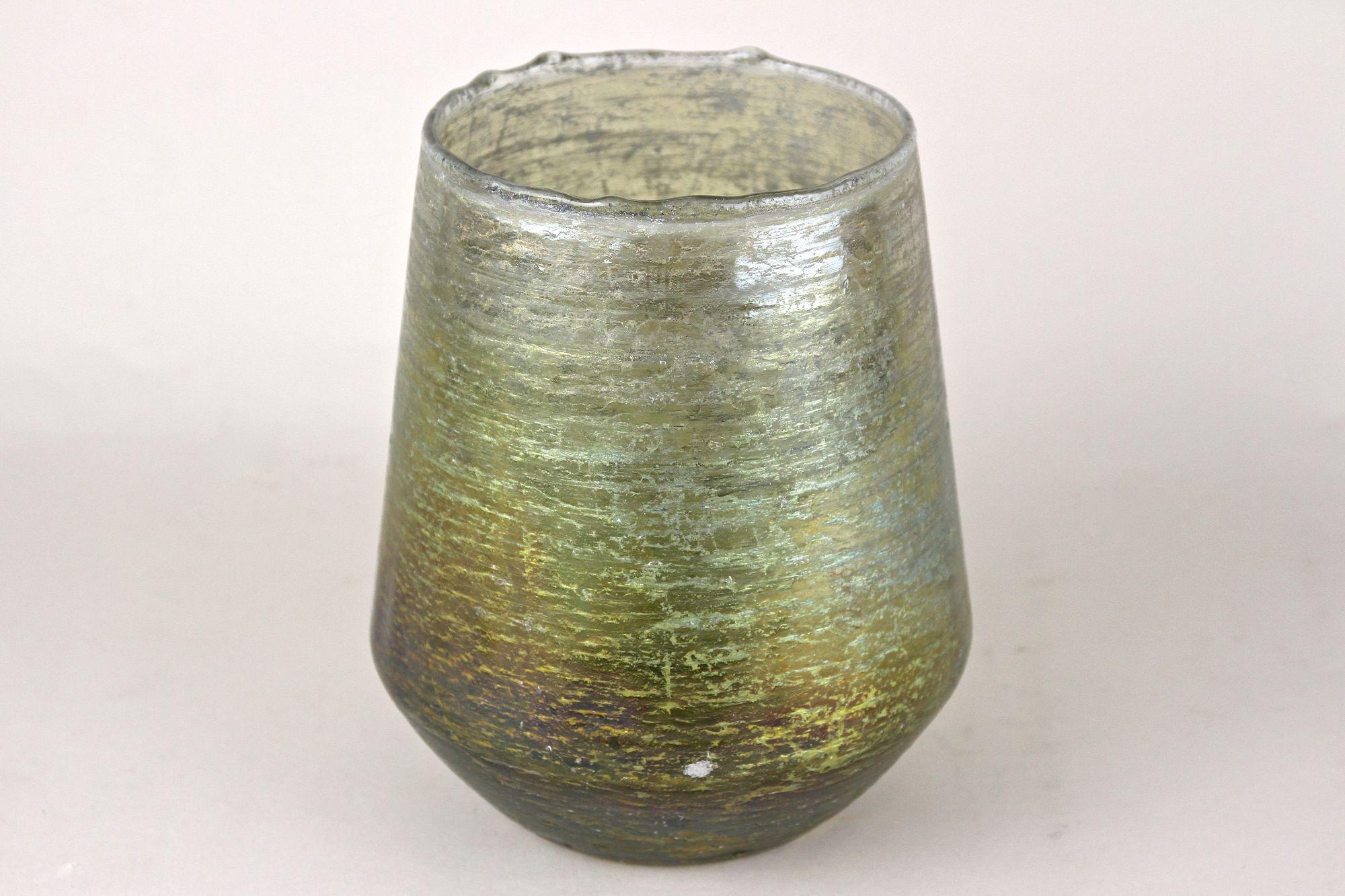 20th Century Art Nouveau Glass Vase, Iridescent - Bohemia ca. 1910 in vendita 3
