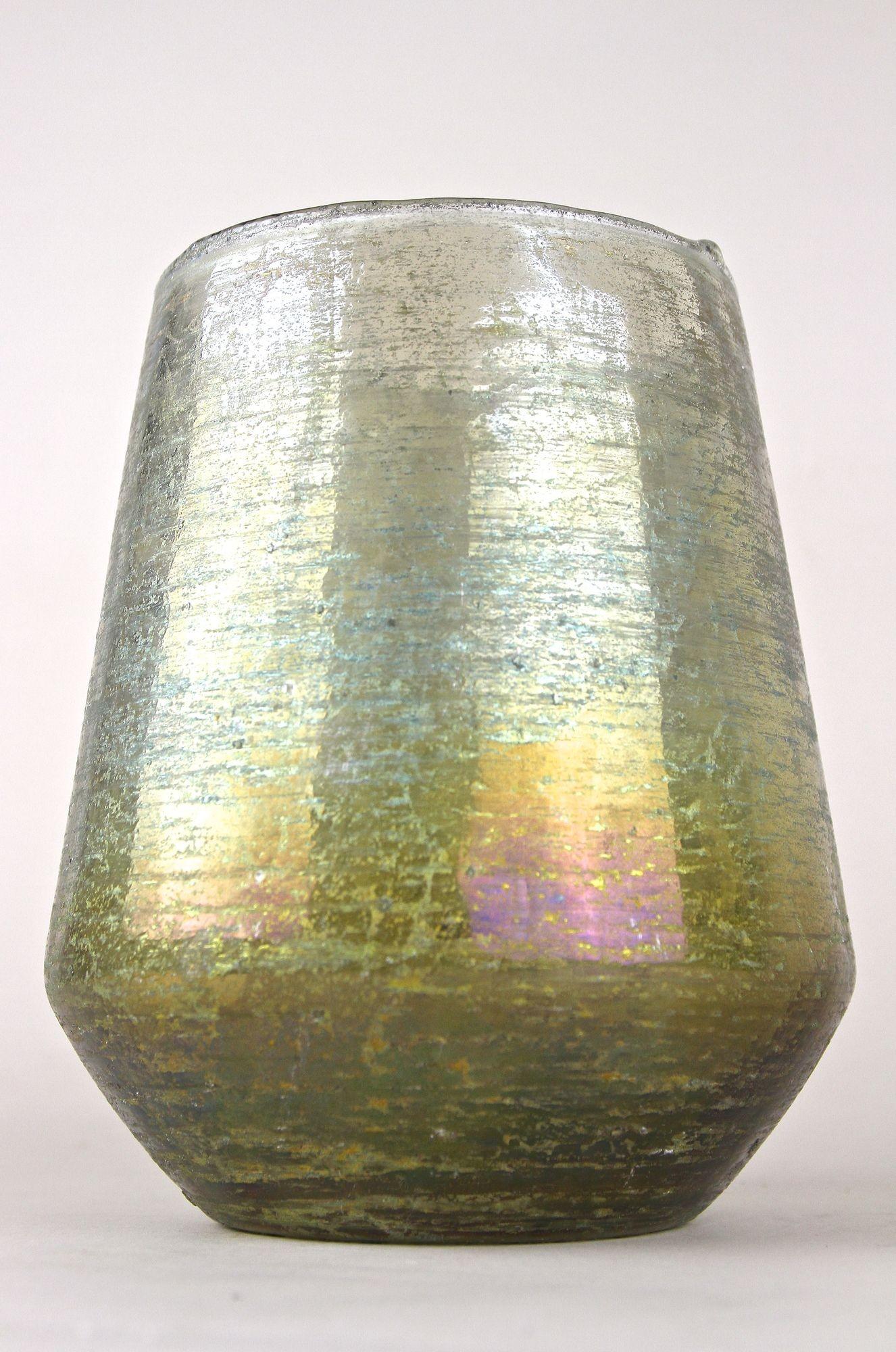 20th Century Art Nouveau Glass Vase, Iridescent - Bohemia ca. 1910 in vendita 6