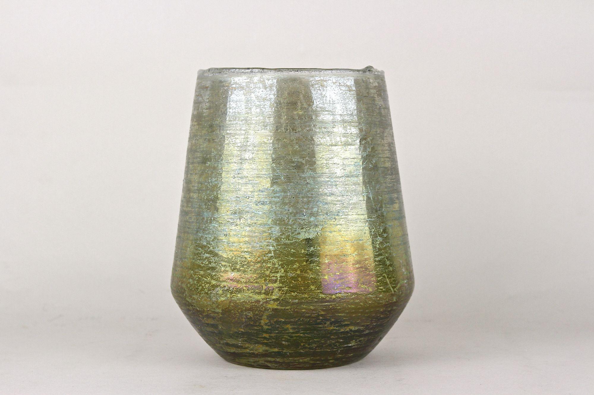 20th Century Art Nouveau Glass Vase, Iridescent - Bohemia ca. 1910 in vendita 12