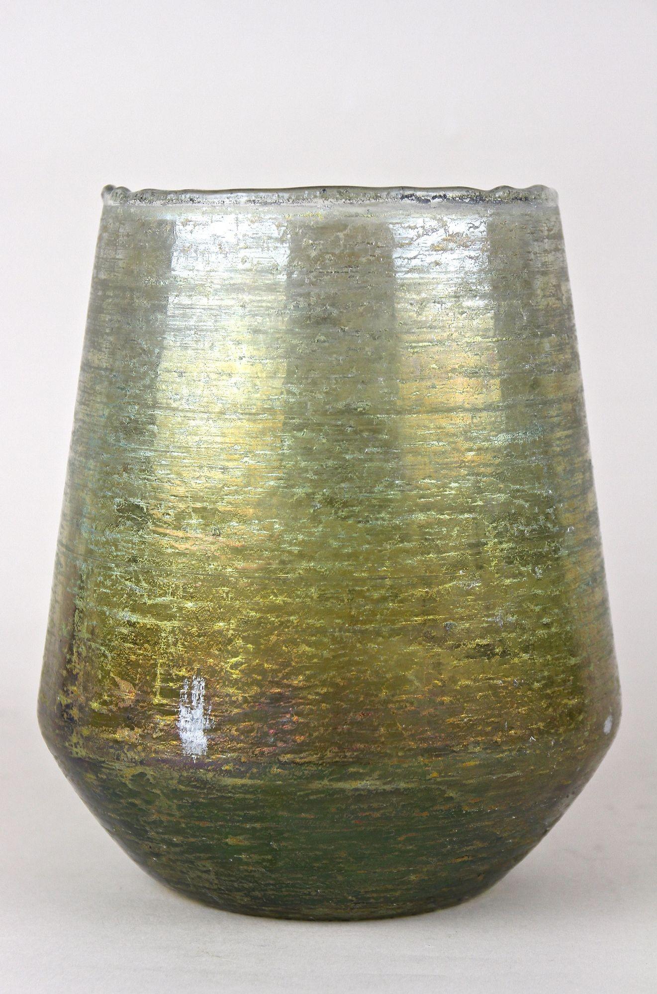 20th Century Art Nouveau Glass Vase, Iridescent - Bohemia ca. 1910 in vendita 1