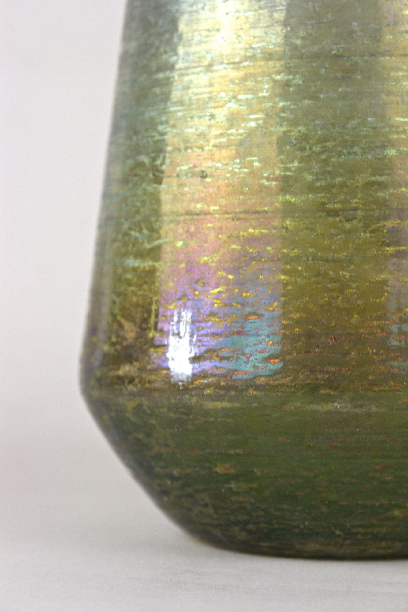 20th Century Art Nouveau Glass Vase, Iridescent - Bohemia ca. 1910 in vendita 2
