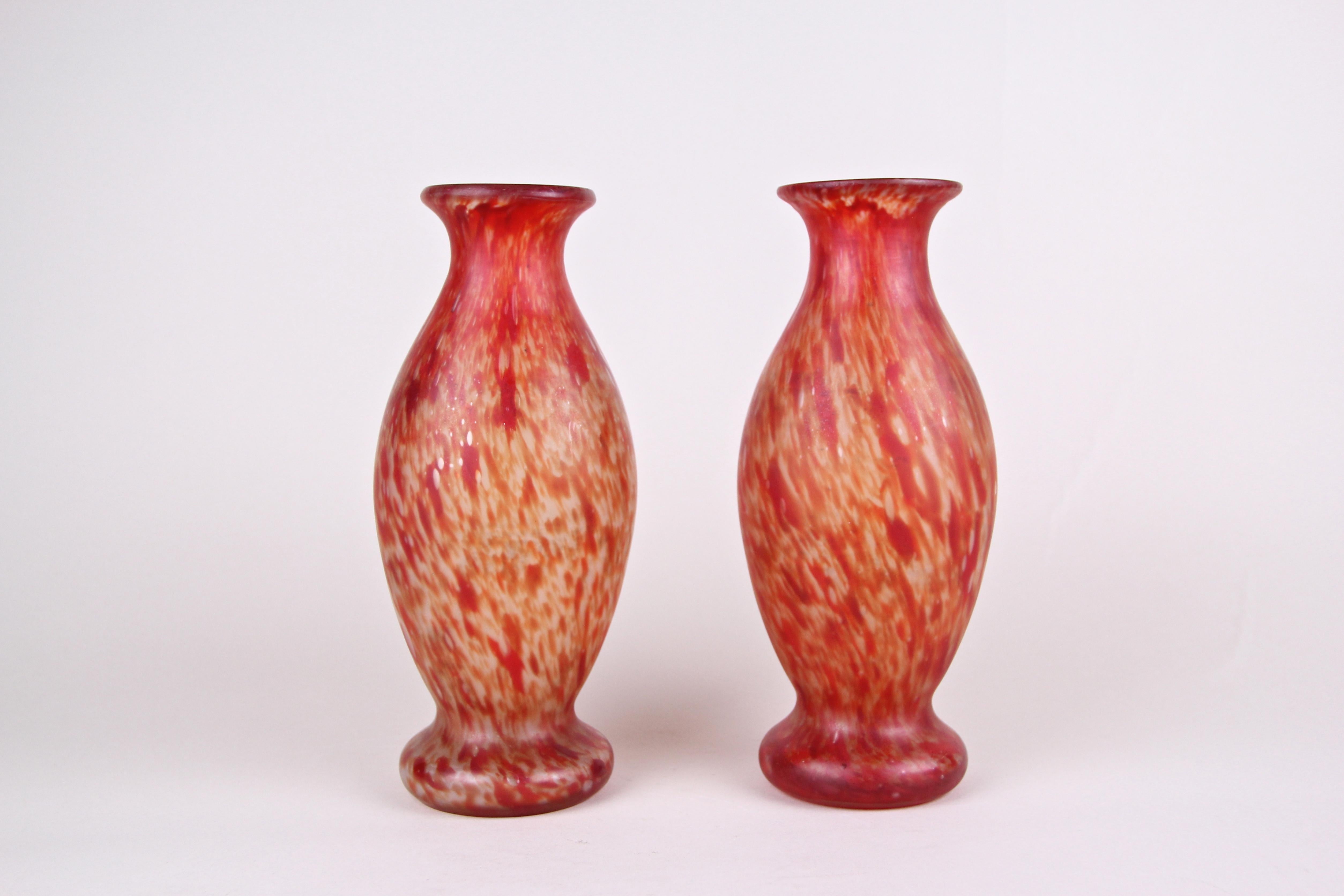 Beautiful pair of Art Nouveau glass vases from the period in France around 1900. The bulby shaped mouth blown glass vases show a unique coloration in different red and orange tones. Both vases come in very good original condition. A nice pair of