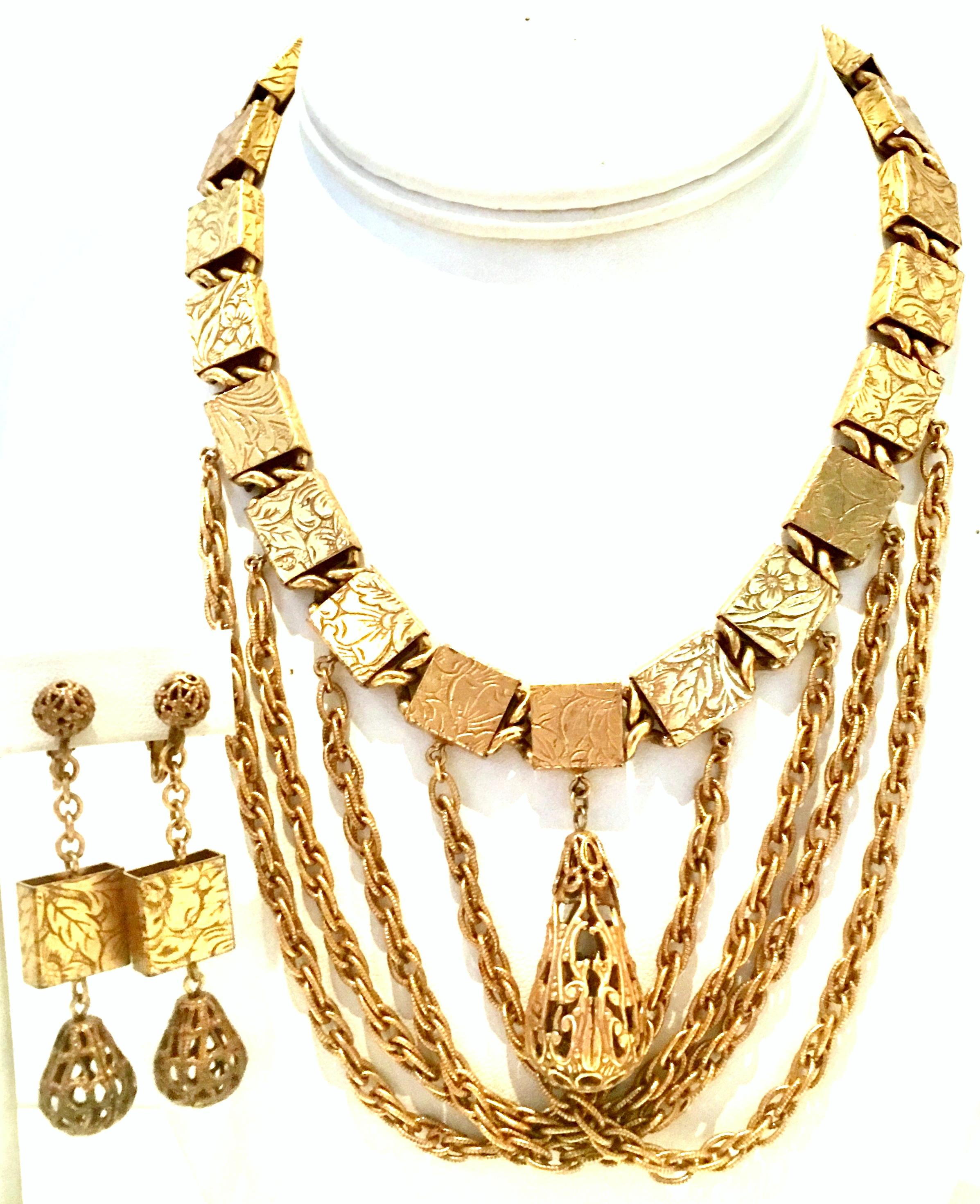 Mid-20th Century Art Nouveau Gold Plate Stamped Book Chain Swag Pendant Choker Style Necklace & Earrings, Set Of Three Pieces. This incredibly rare set features an Art Nouveau floral stamped motif with filigree teardrop ornament. The necklace