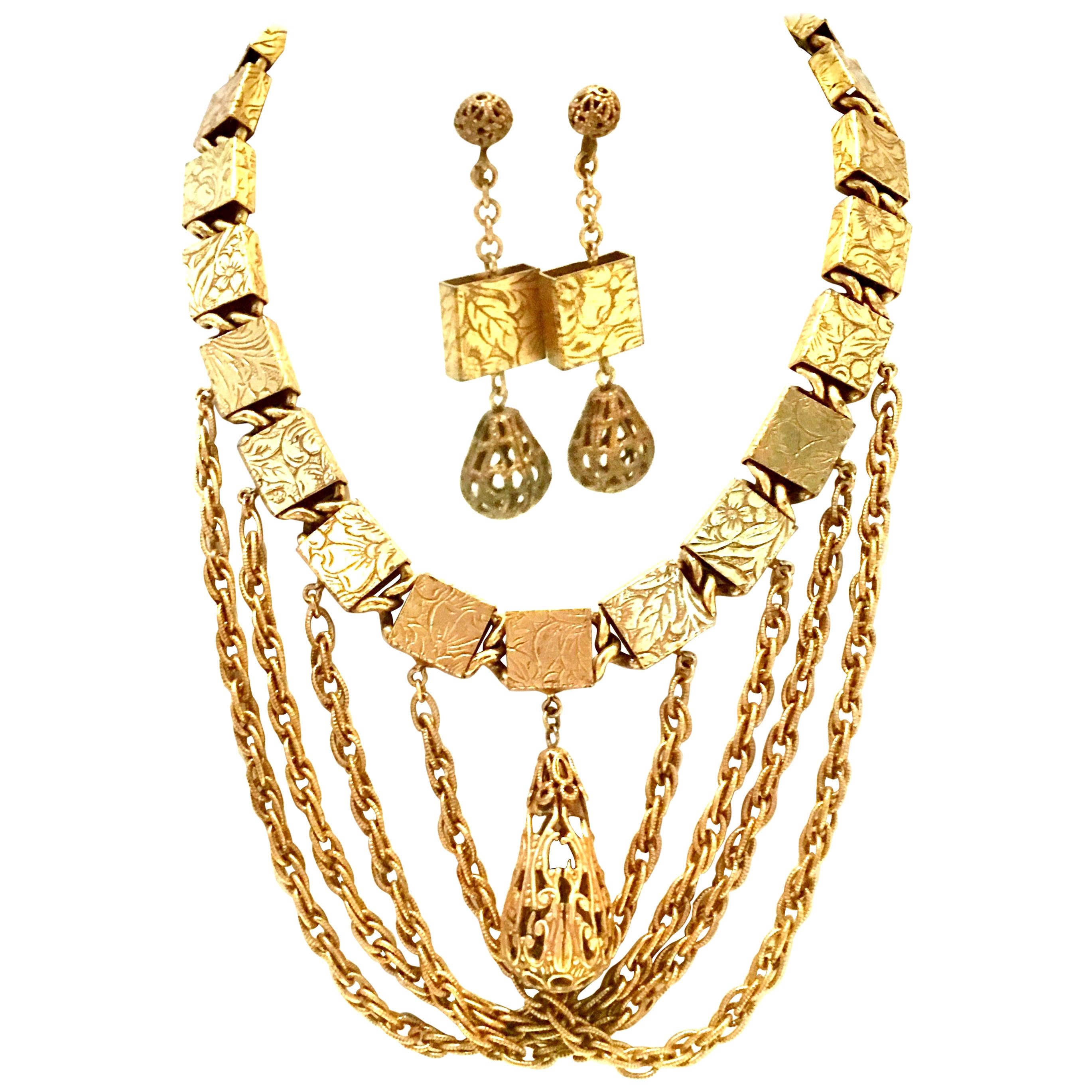 20th Century Art Nouveau Gold Book Chain Choker Style Necklace & Earrings S/3 For Sale