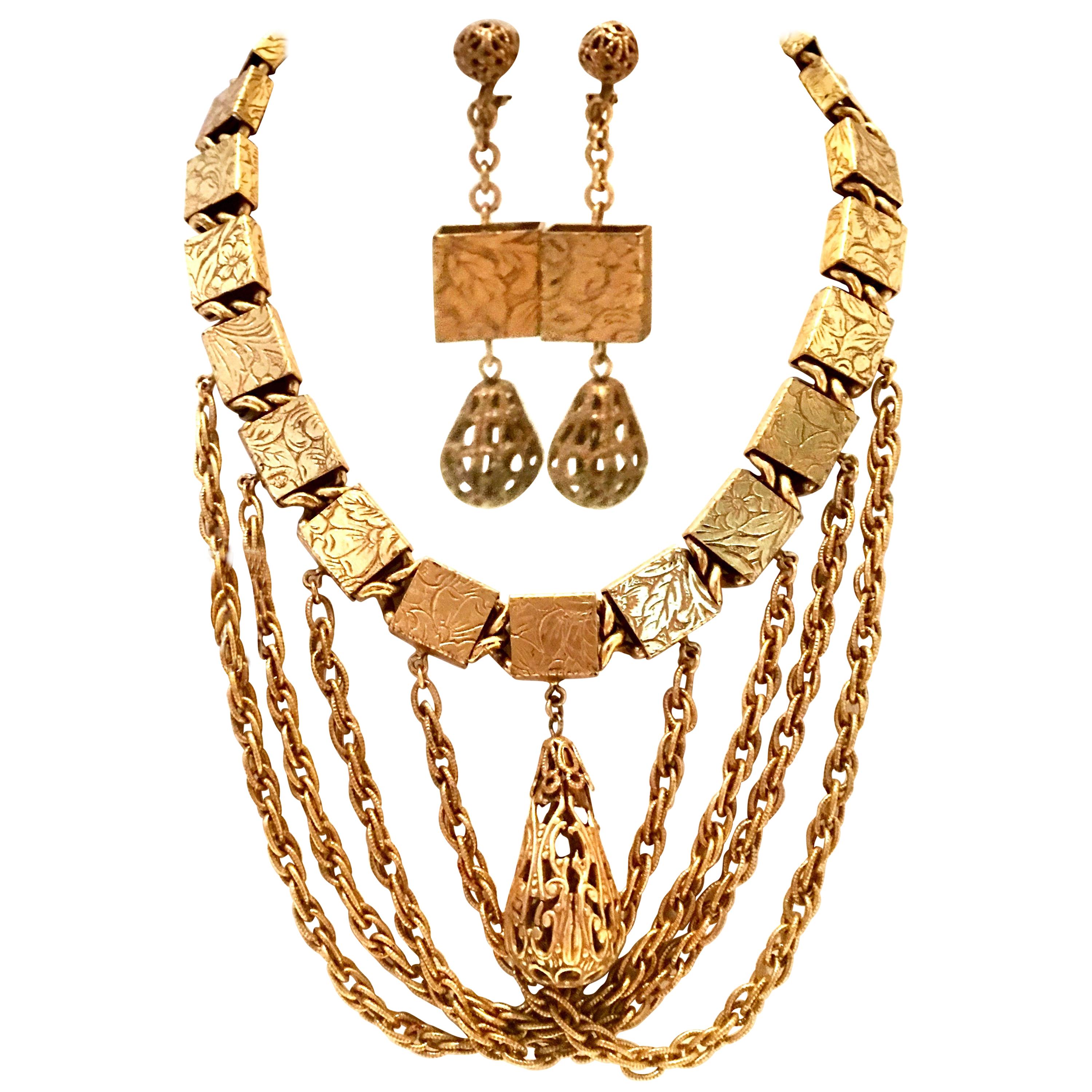 20th Century Art Nouveau Gold Book Chain Choker Style Necklace & Earrings S/3 For Sale