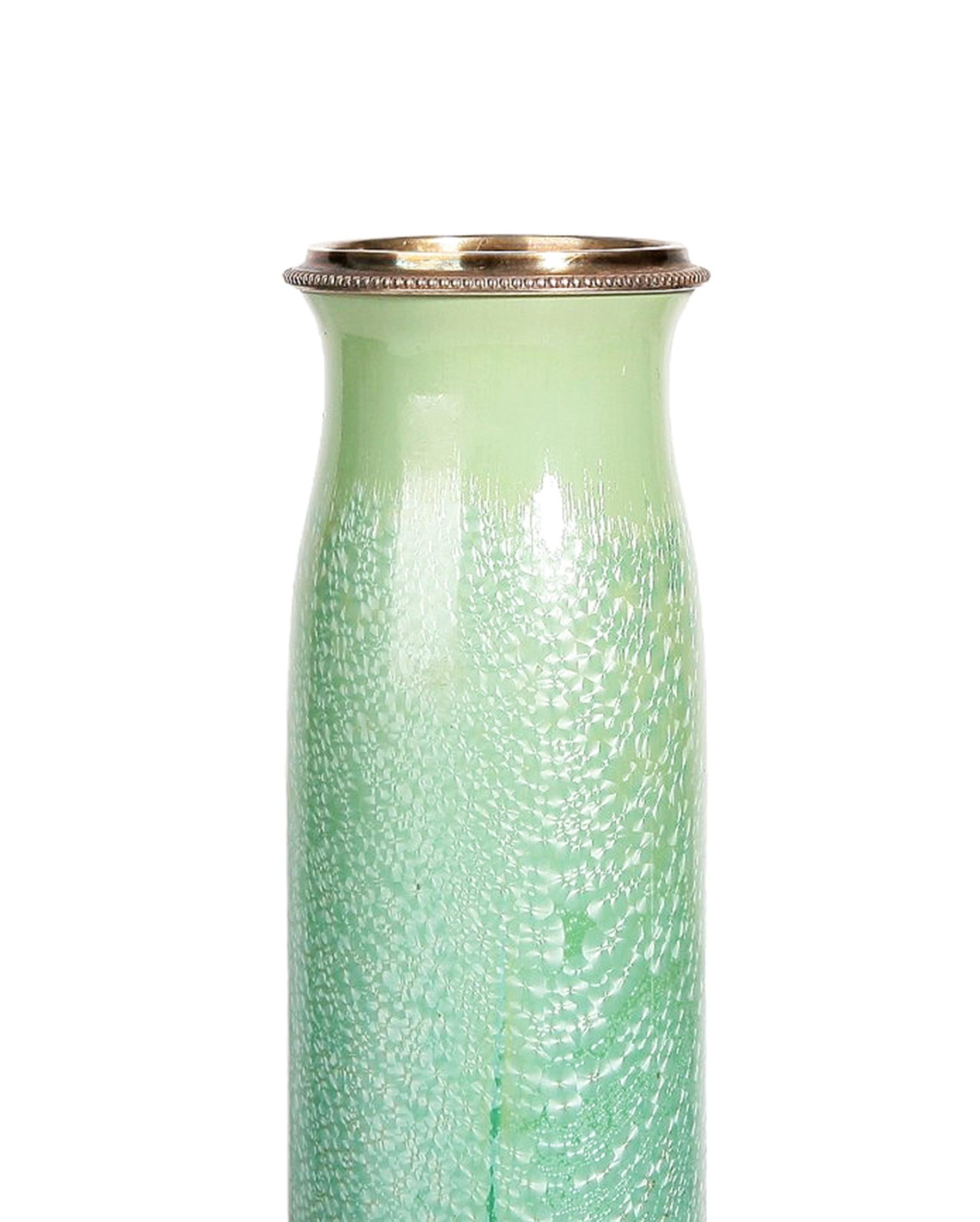 Calco Vaso in ceramica verde Art Nouveau del XX secolo con bordo/collare in argento, Austria in vendita