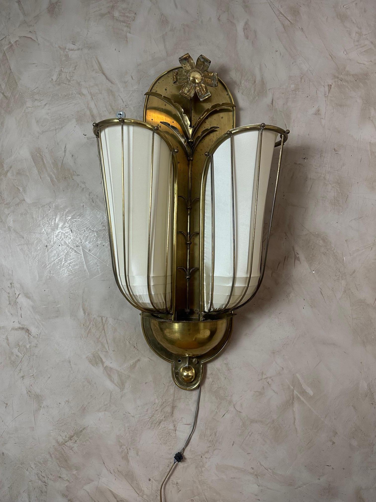 Art nouveau du XXe siècle dans le goût de JL Lobmeyr Applique en laiton, années 1925 en vente 11