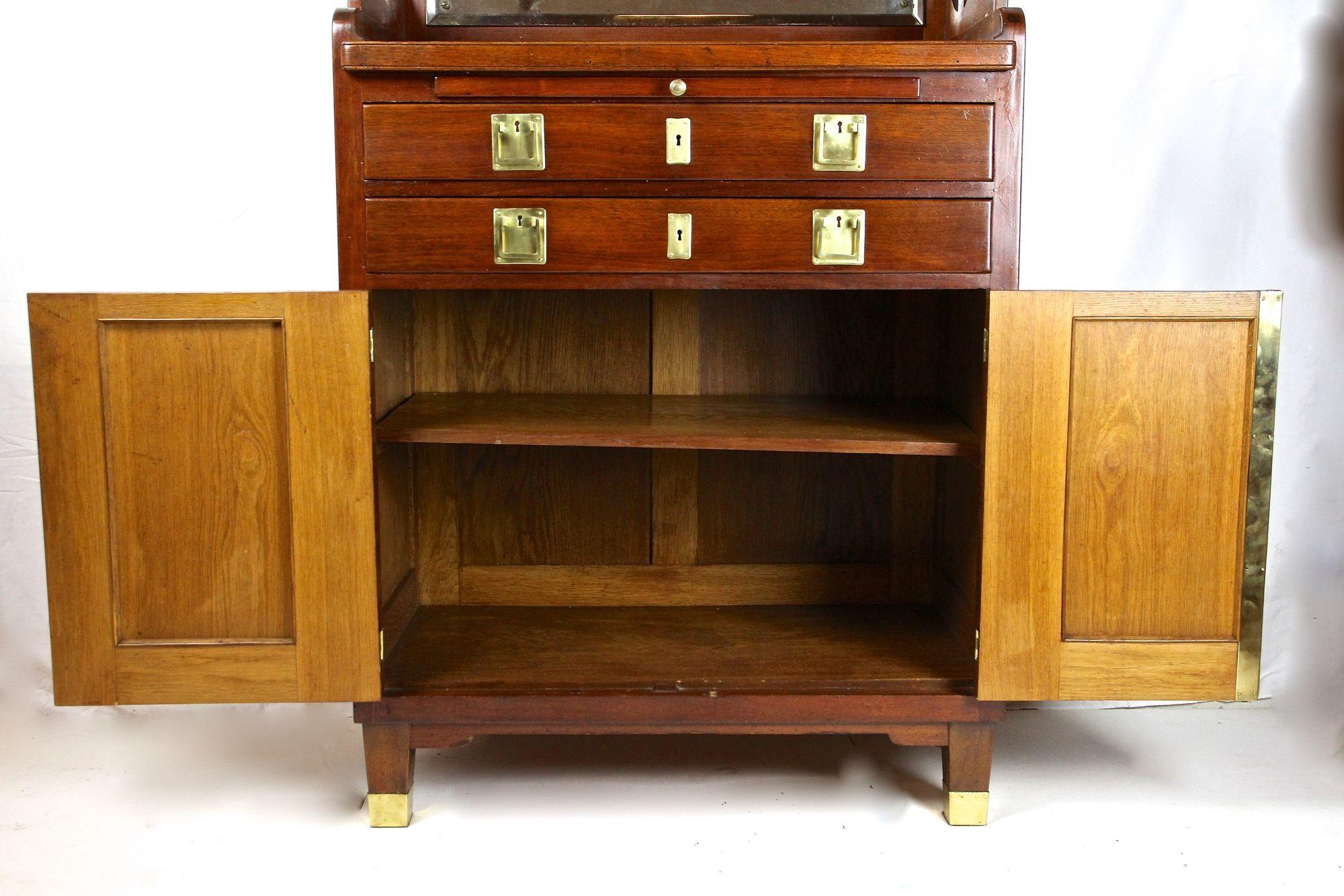 20th Century Art Nouveau Mahogany Buffet Cabinet, Austria ca. 1910 2