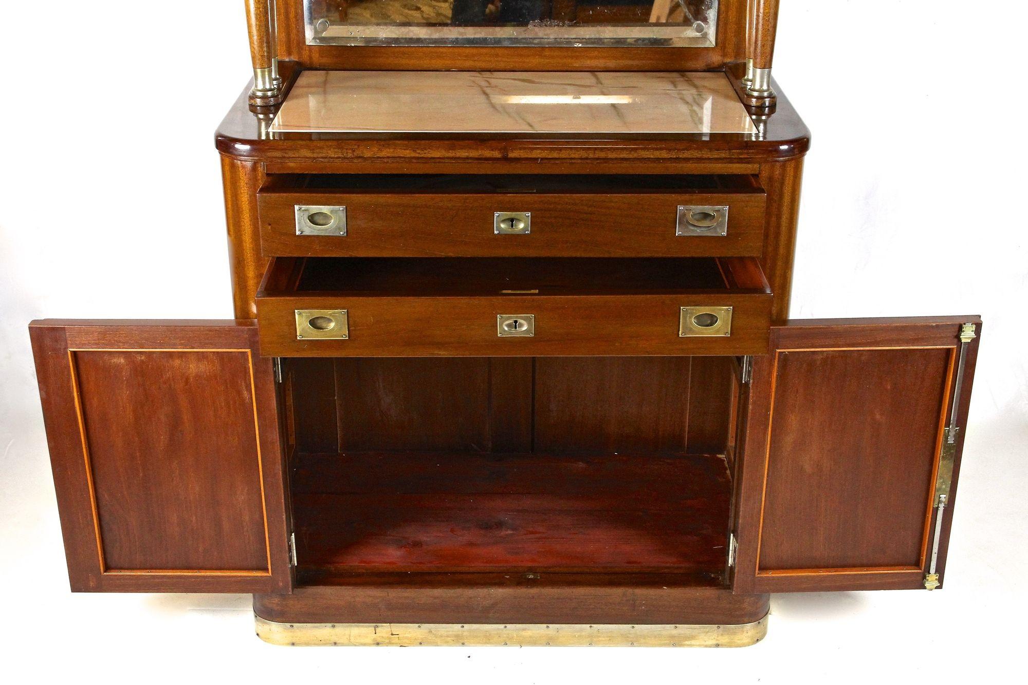 Polished 20th Century Art Nouveau Mahogany Buffet/ Cabinet by H. Bäck, Austria circa 1910 For Sale