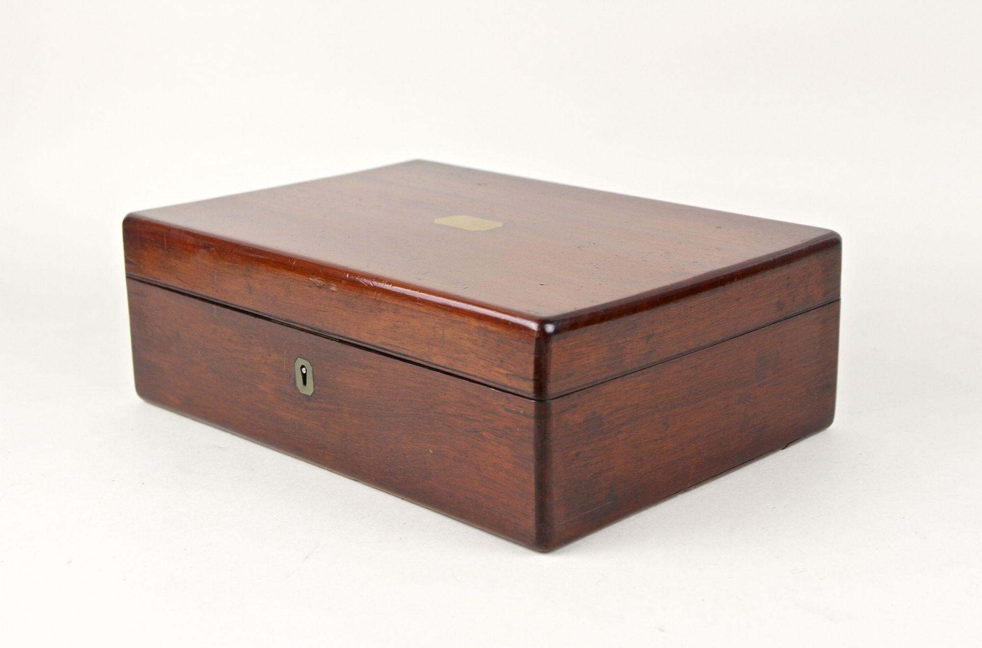 Caja/humidor de madera de caoba Art Nouveau del siglo XX, AT ca. 1915 Latón