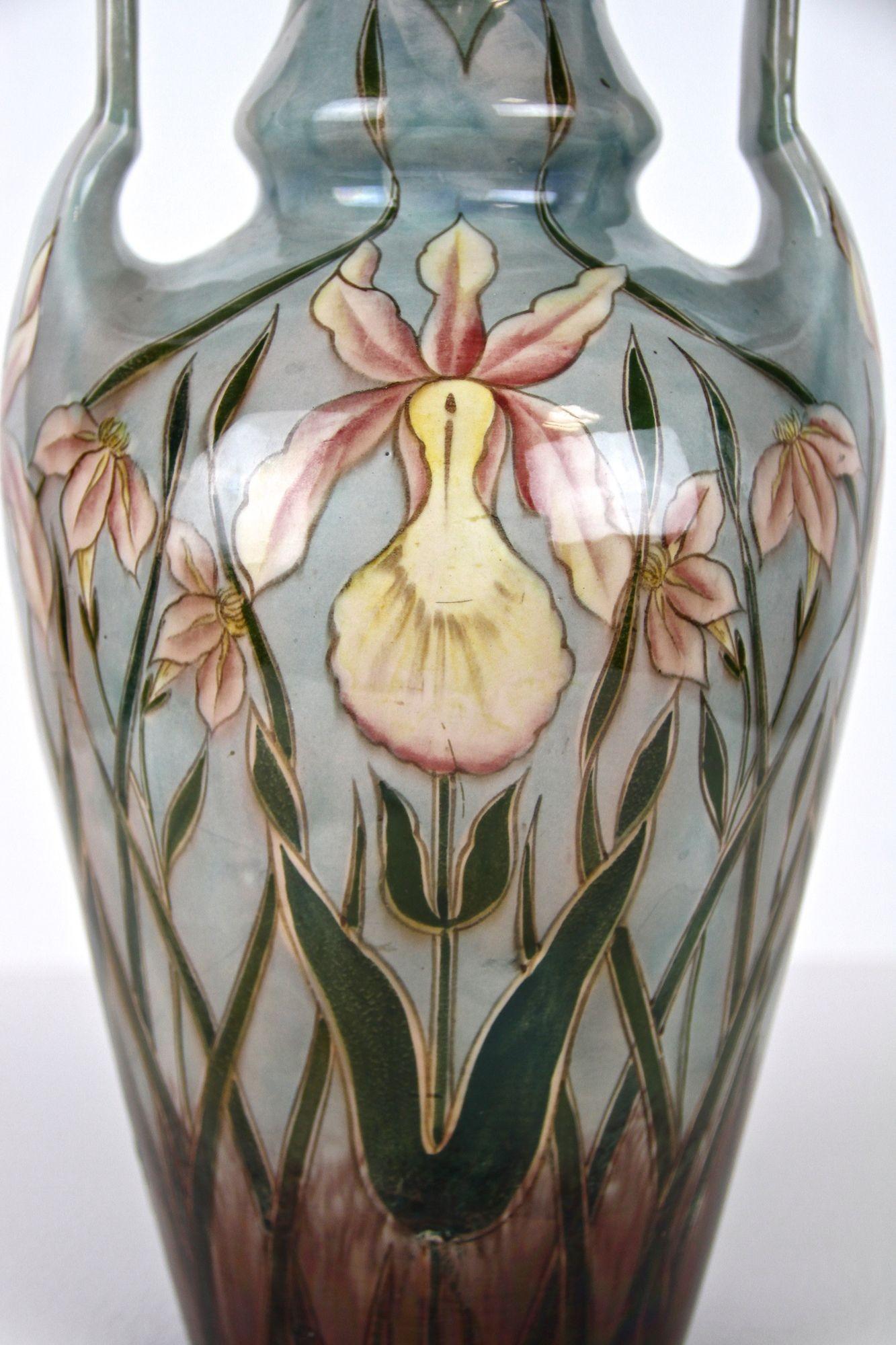 Peint à la main Vase en majolique Art nouveau du 20e siècle par Gerbing & Stephan, AT vers 1910 en vente