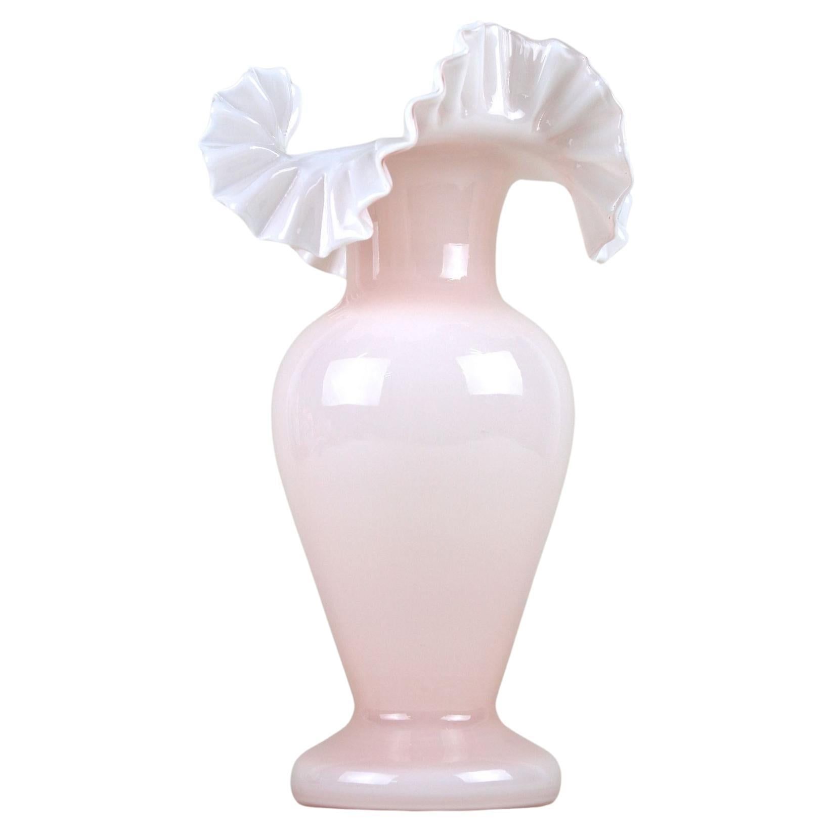 20th Century Art Nouveau Pink Frilly Edged Glass Vase, Austria circa 1900 For Sale