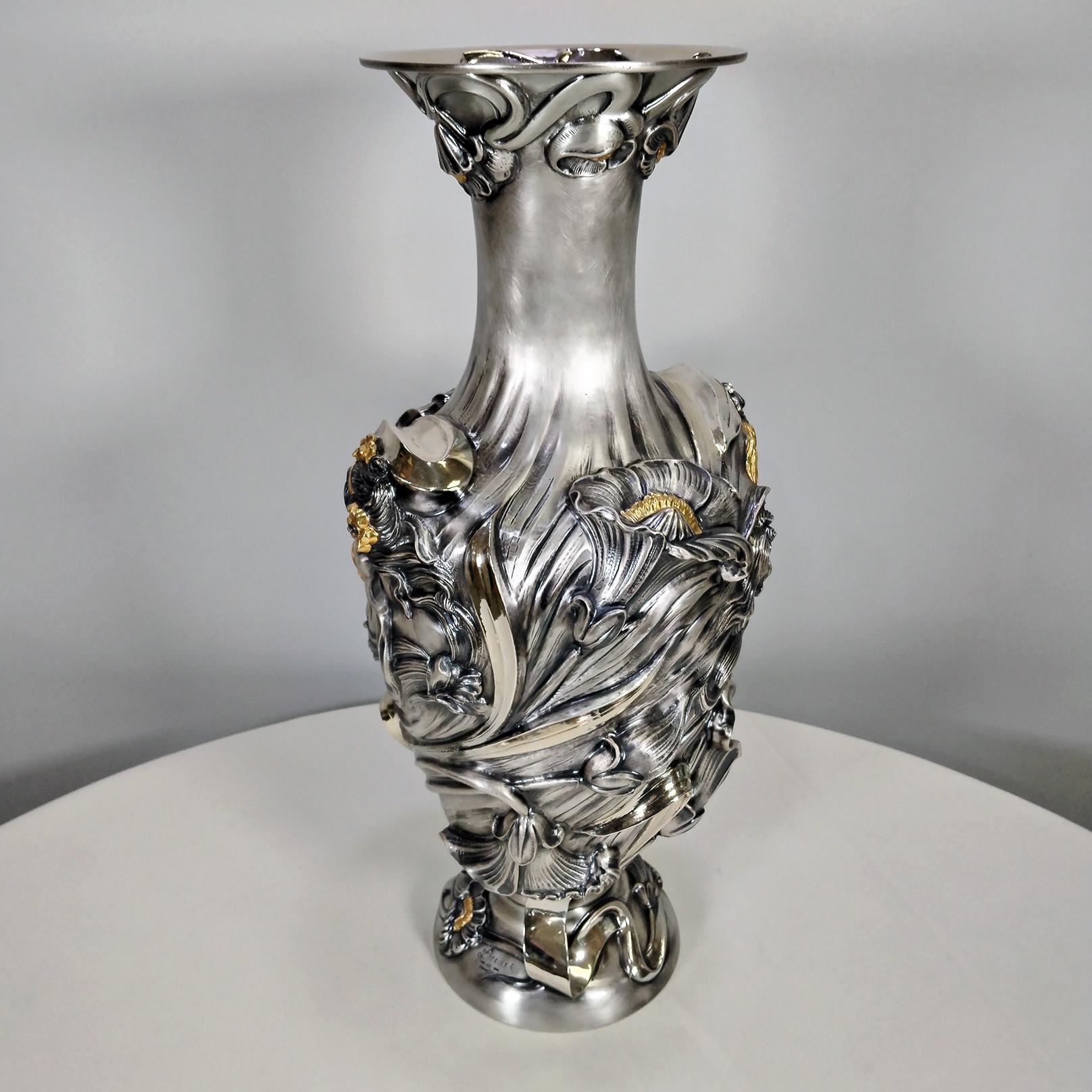 20th Century Art Nouveau Revival Italian Sterling Silver Vase In Excellent Condition For Sale In VALENZA, IT
