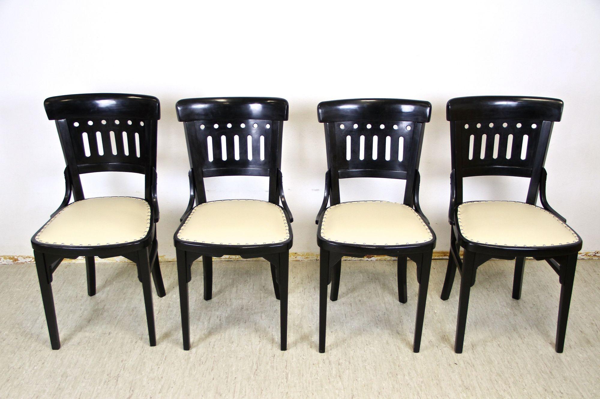 Suite da salotto Art Nouveau del XX secolo con tavolo rotondo di Thonet, AT 1910 ca. in vendita 10