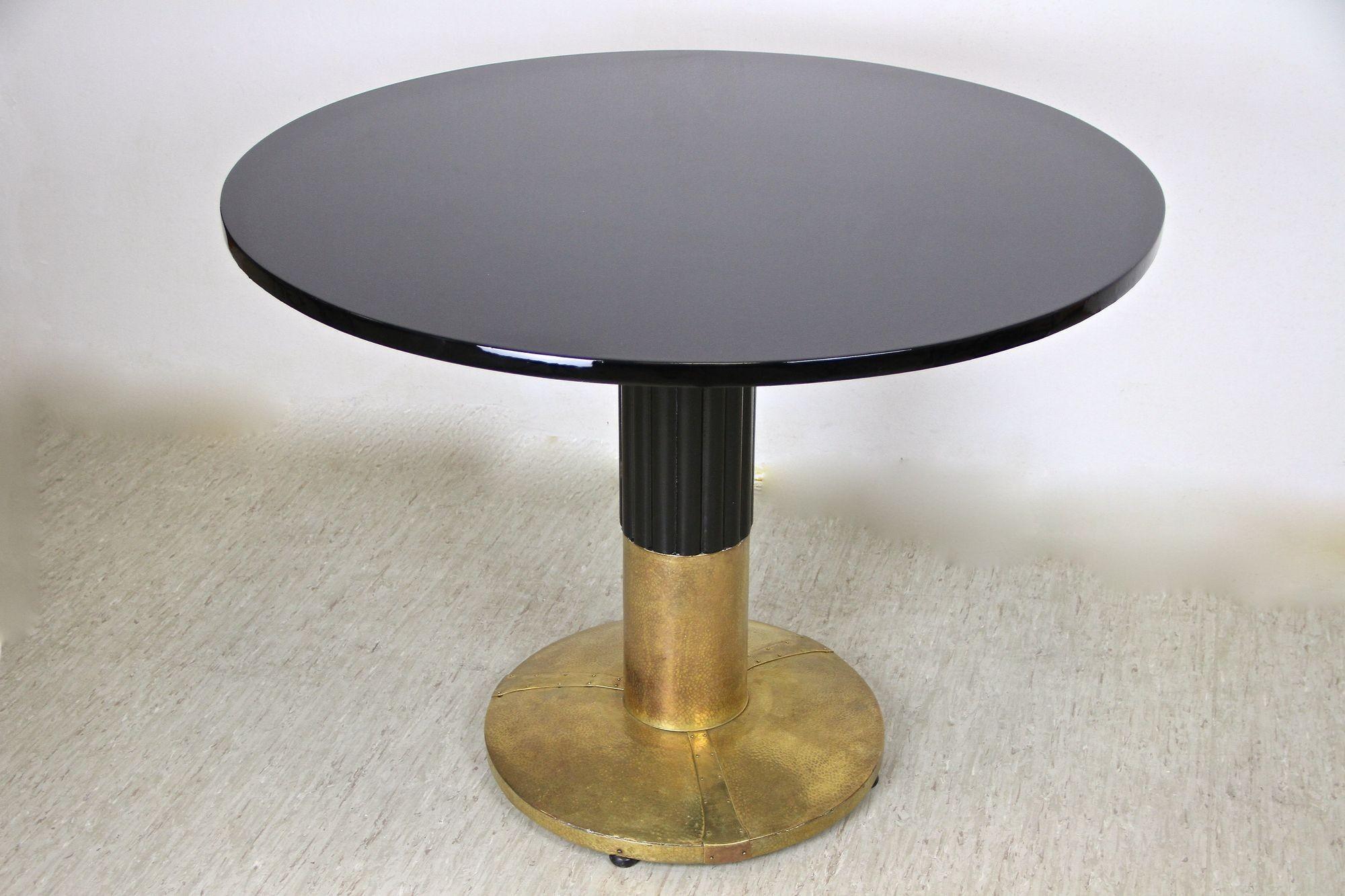 Suite da salotto Art Nouveau del XX secolo con tavolo rotondo di Thonet, AT 1910 ca. in vendita 4