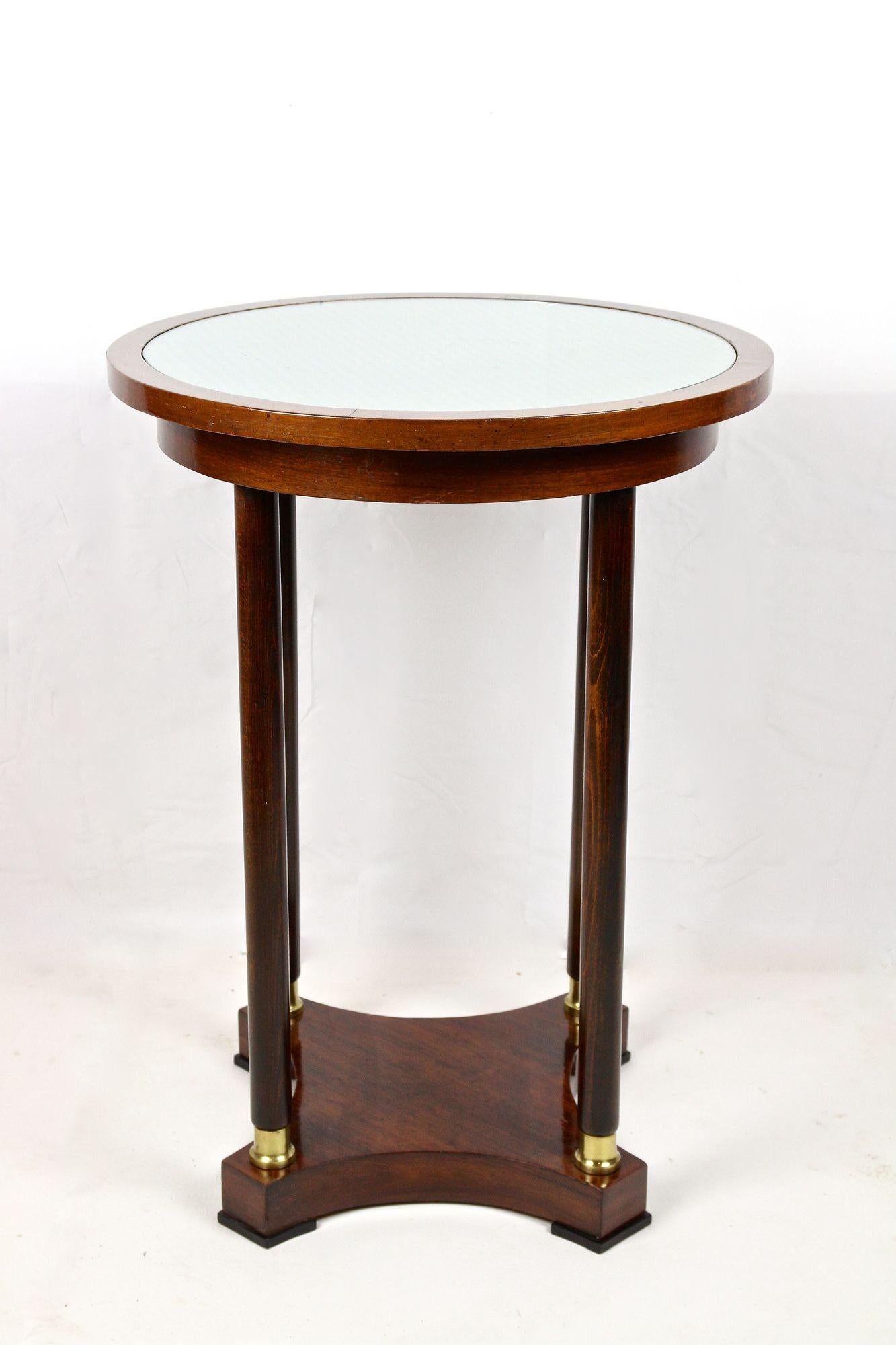 20th Century Art Nouveau Side Table/ Coffee Table, Austria ca. 1905 In Good Condition For Sale In Lichtenberg, AT