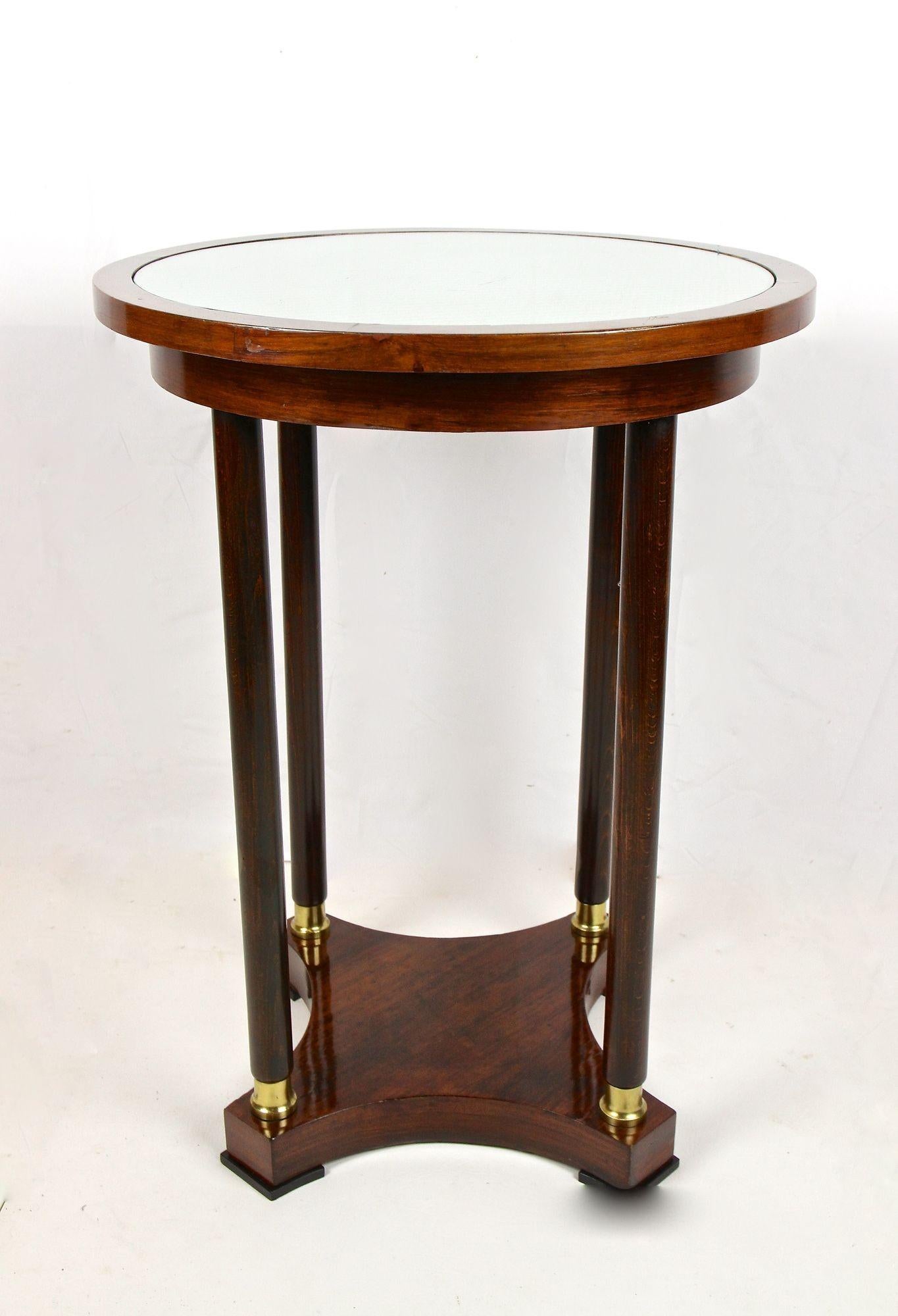 Jugendstil-Beistelltisch/Couchtisch des 20. Jahrhunderts, Österreich ca. 1905 im Angebot 1