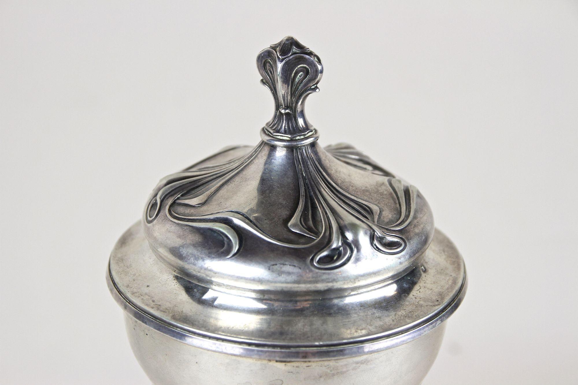 20th Century Art Nouveau Silver Amphora Vase With Lid, Austria circa 1900 In Good Condition For Sale In Lichtenberg, AT