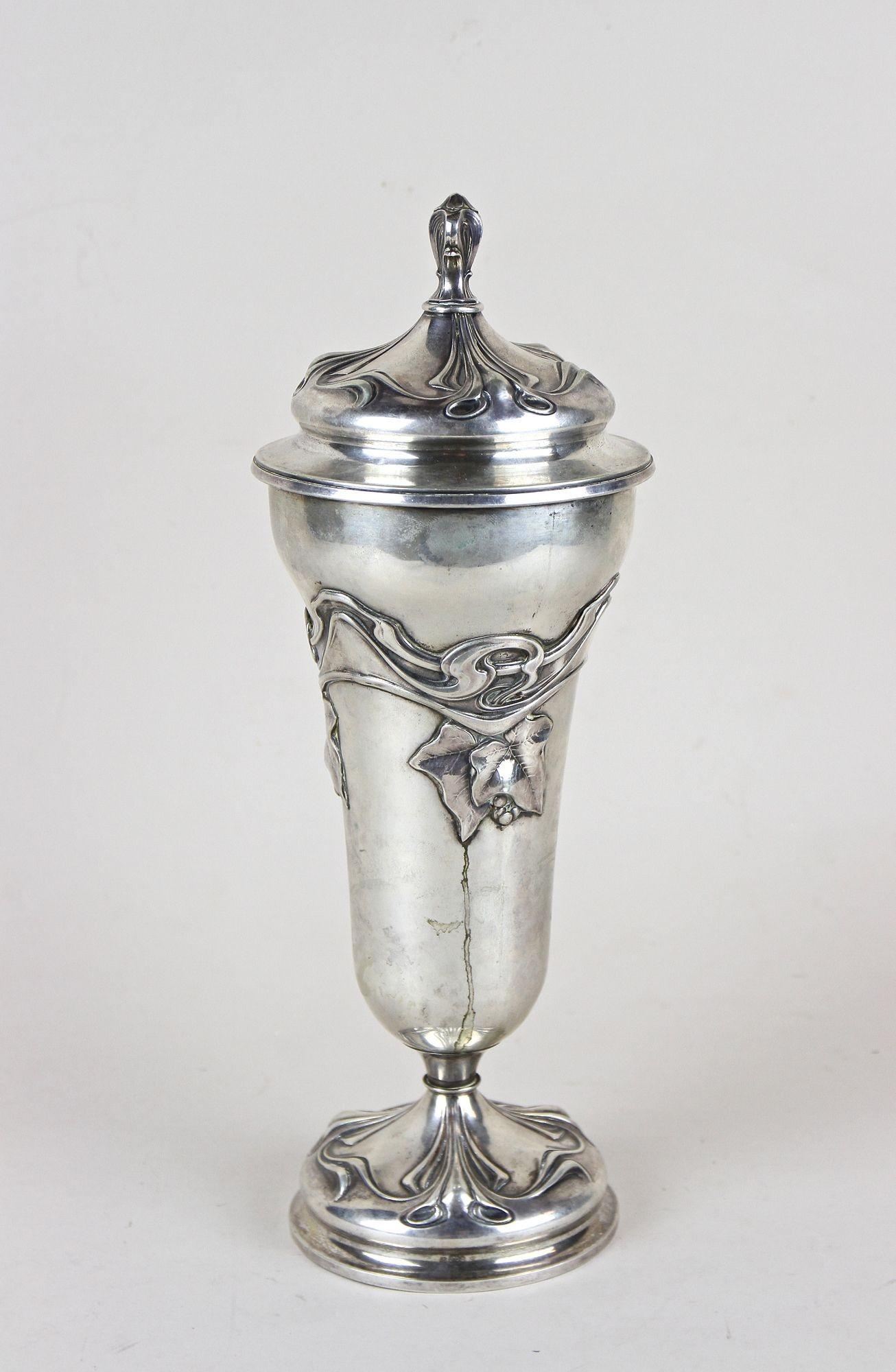 20th Century Art Nouveau Silver Amphora Vase With Lid, Austria circa 1900 For Sale 2