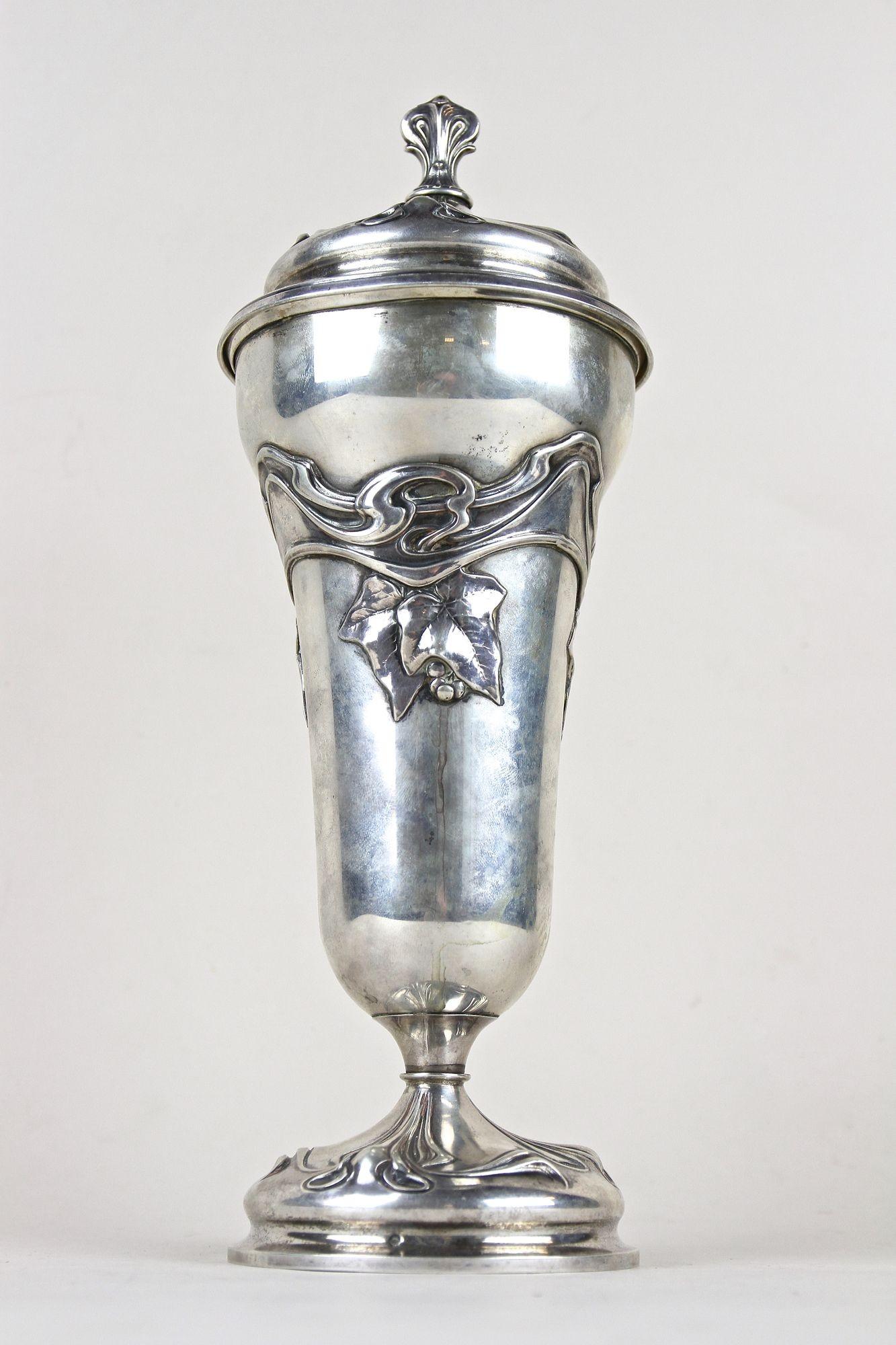 20th Century Art Nouveau Silver Amphora Vase With Lid, Austria circa 1900 For Sale 3