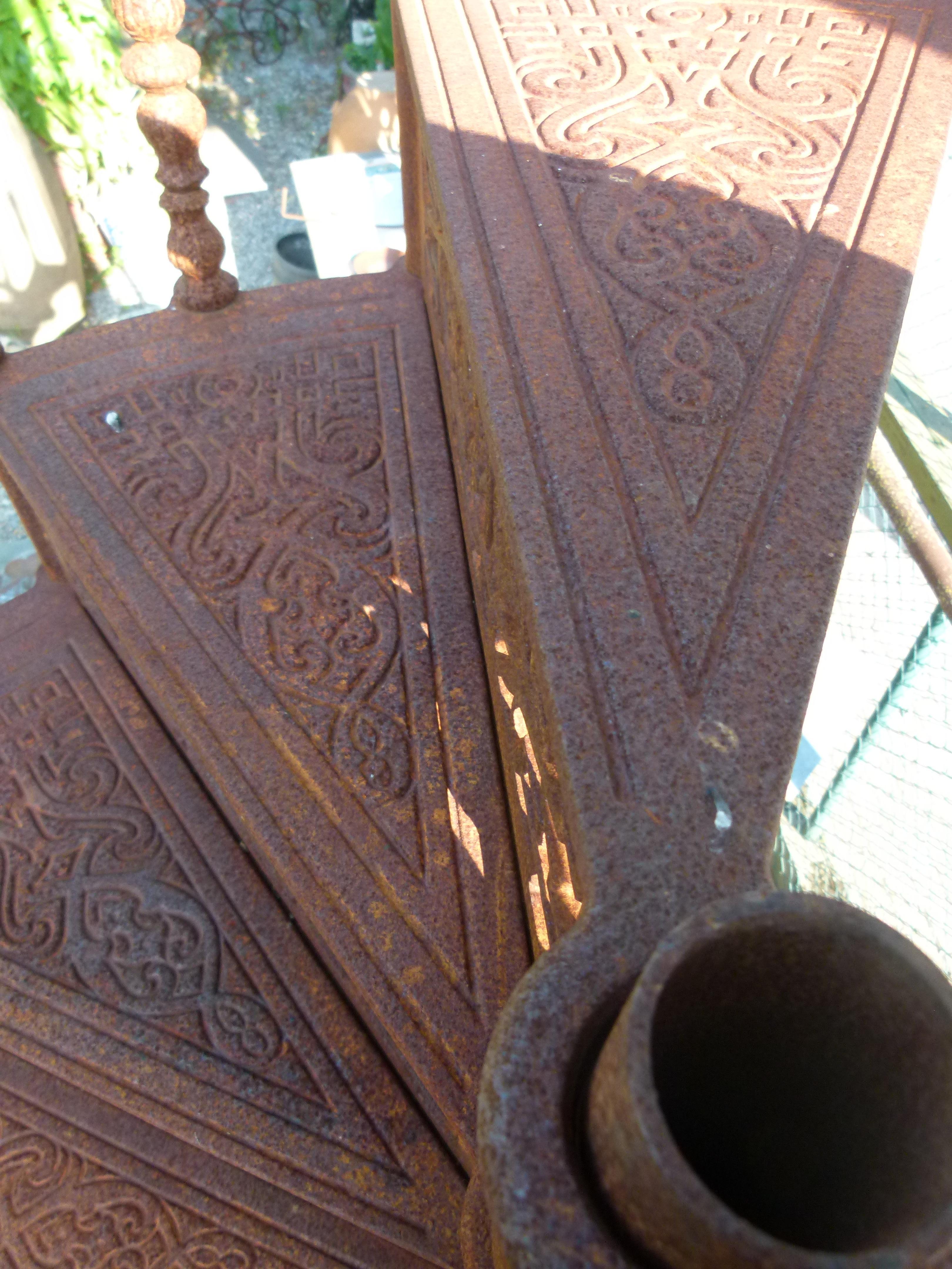 20th Century Art Nouveau Style Iron Spiral Staircase In Good Condition For Sale In Vulpellac, Girona