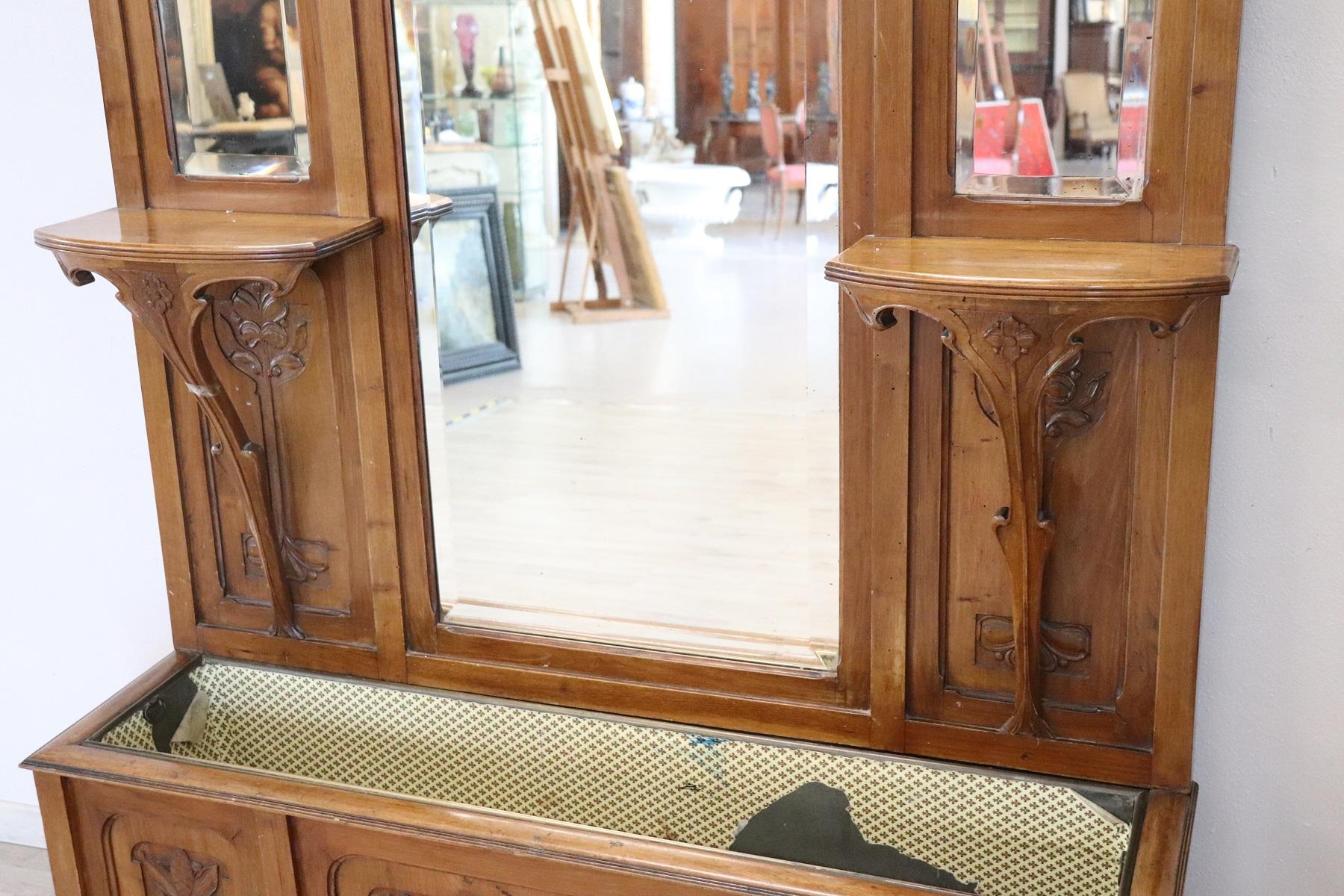 20th Century Art Nouveau Walnut Carved Floor Mirror with Planter In Good Condition In Casale Monferrato, IT