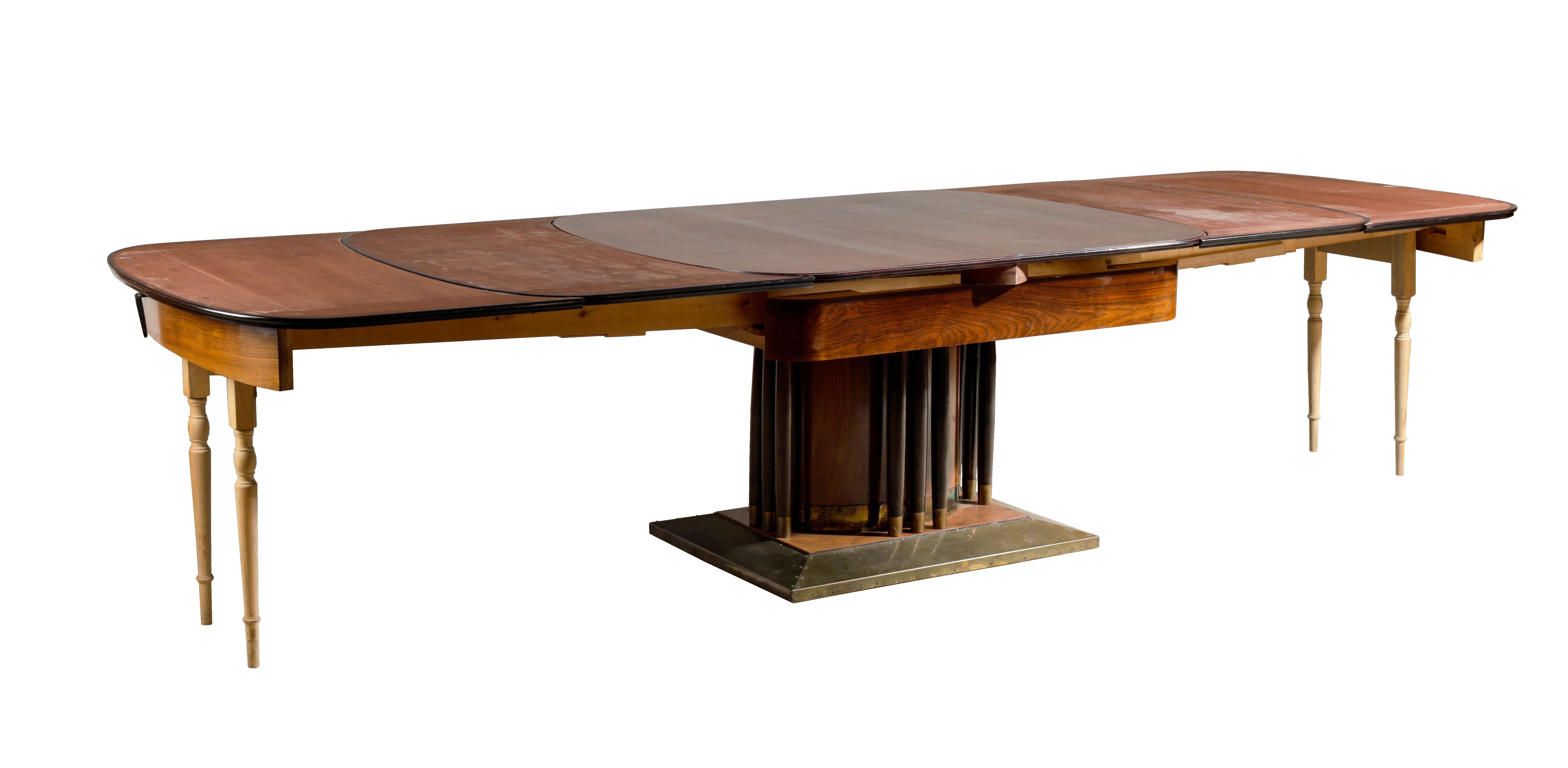 Art nouveau Table à rallonge en noyer Art Nouveau du 20ème siècle. Vienne, vers 1900/10. en vente