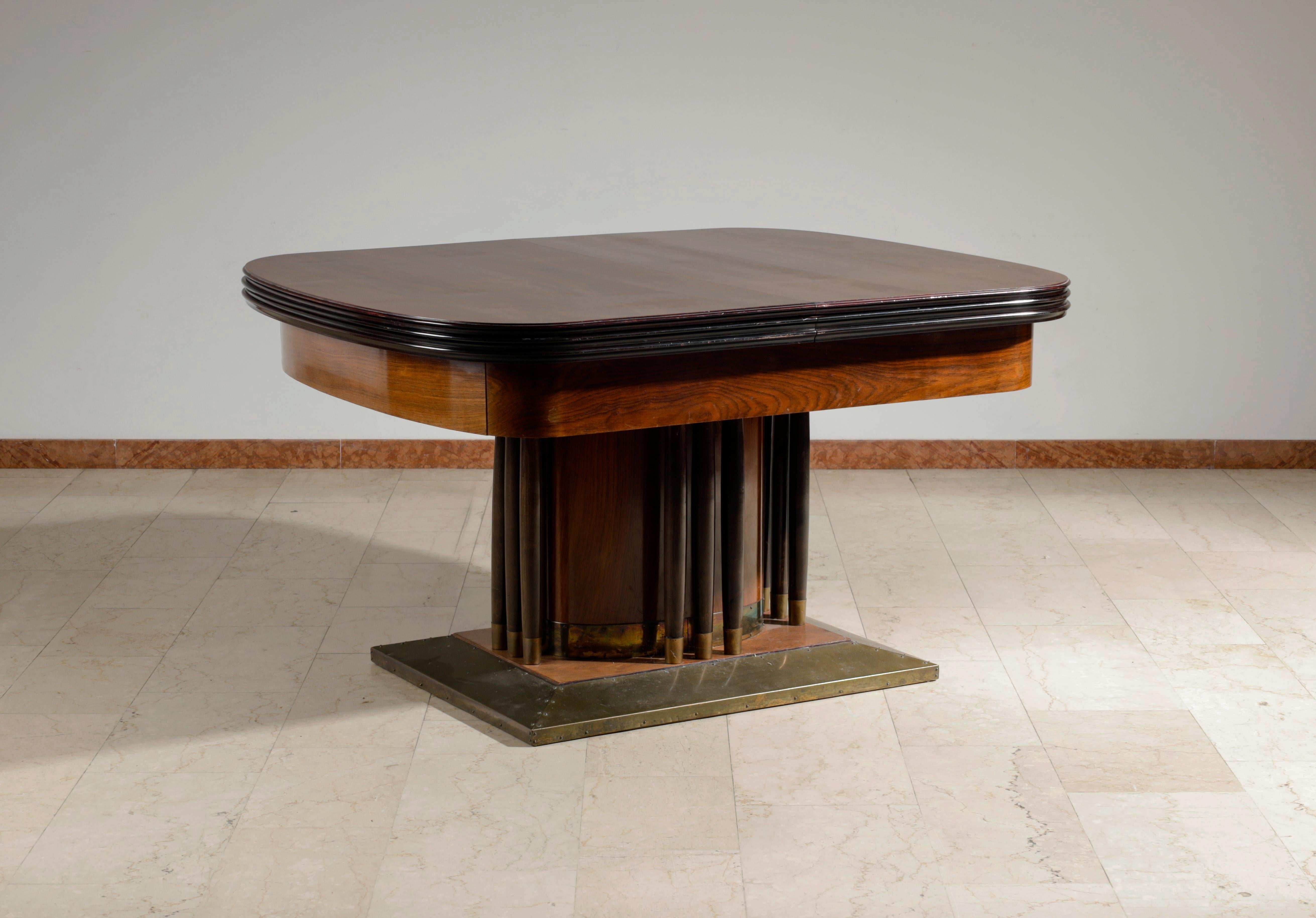 Ébénisé Table à rallonge en noyer Art Nouveau du 20ème siècle. Vienne, vers 1900/10. en vente