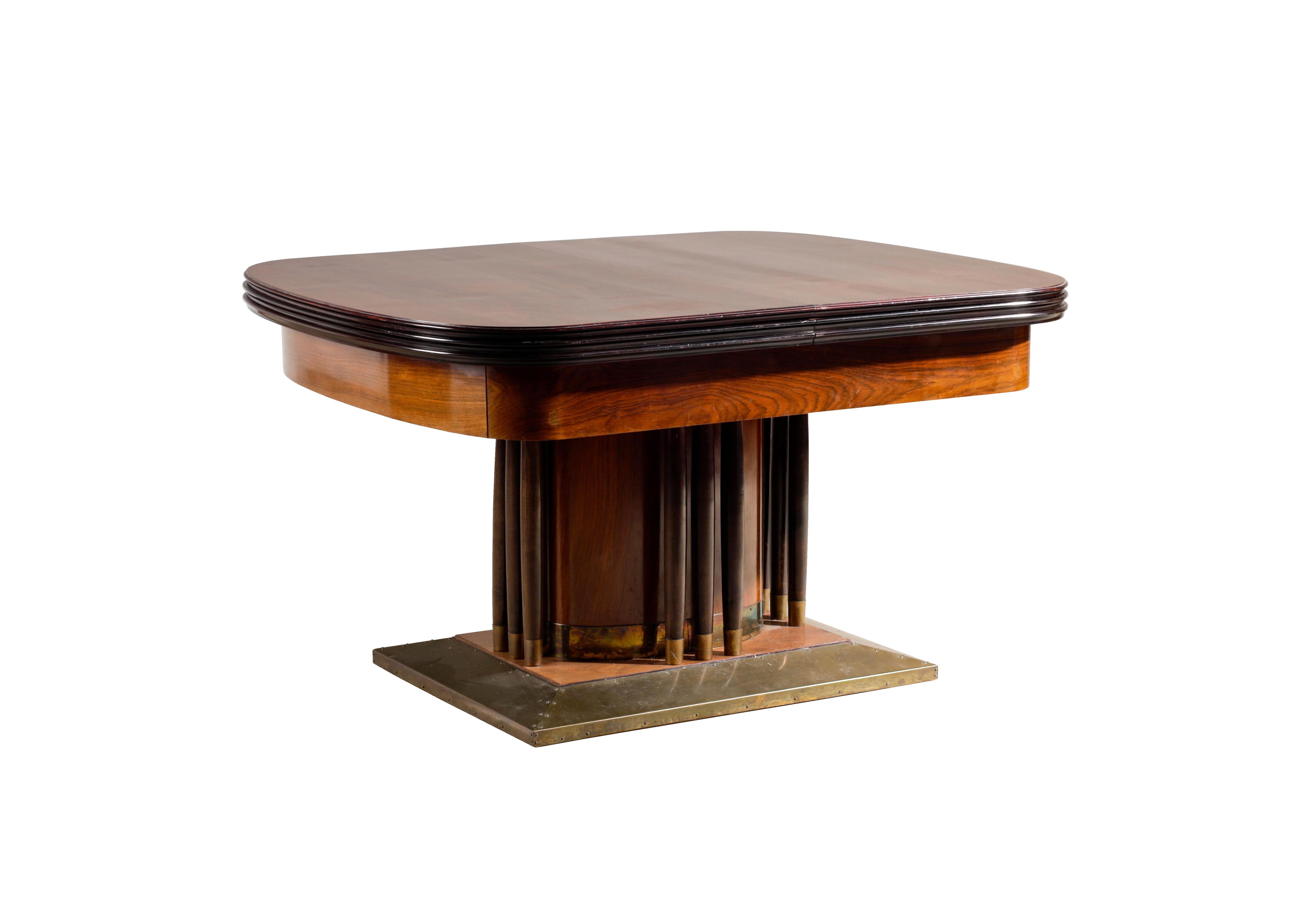 Table à rallonge en noyer Art Nouveau du 20ème siècle. Vienne, vers 1900/10. Bon état - En vente à Vienna, AT