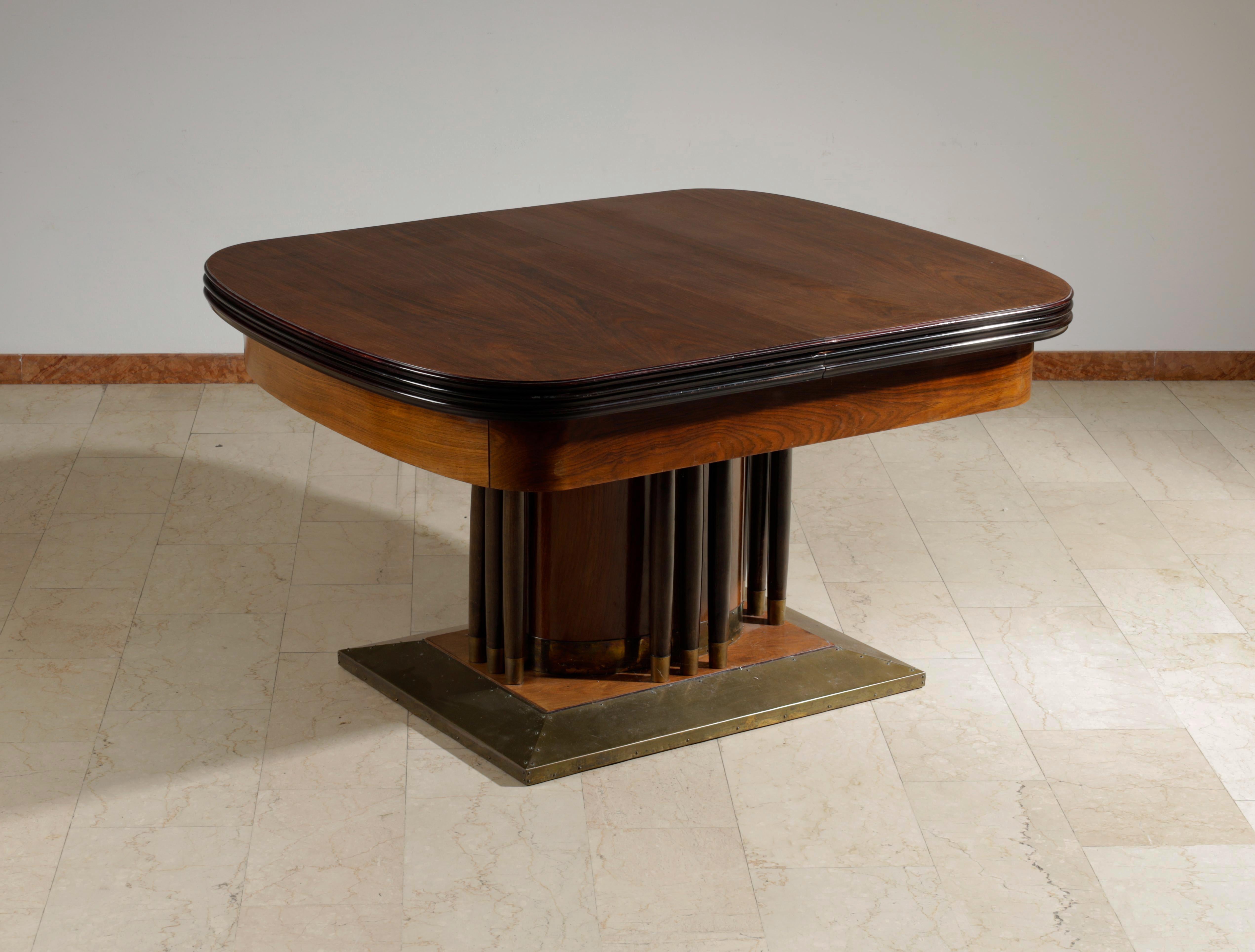 Laiton Table à rallonge en noyer Art Nouveau du 20ème siècle. Vienne, vers 1900/10. en vente