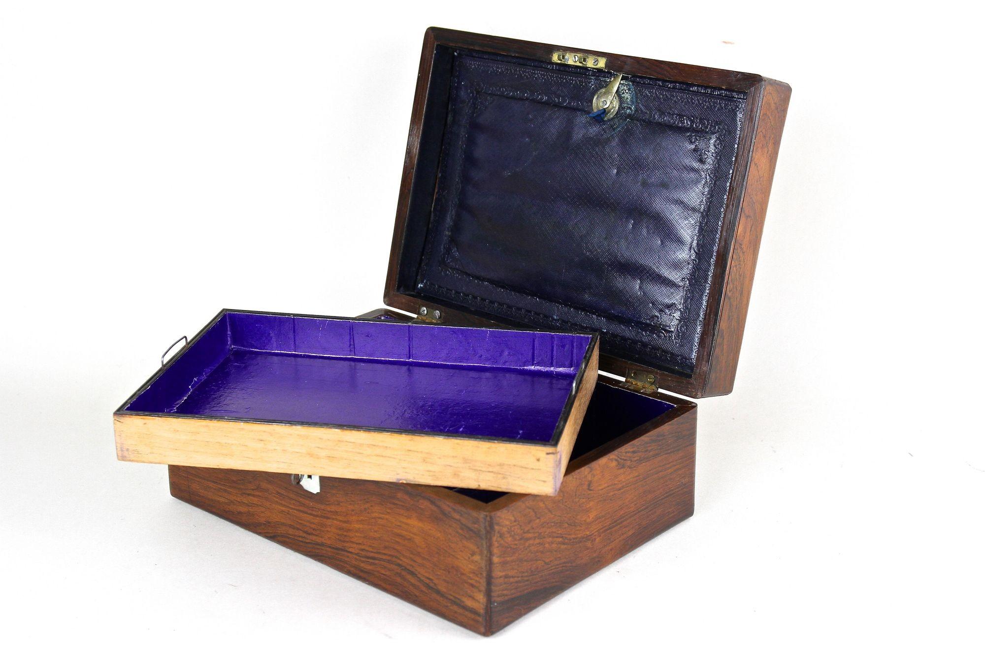 20ème siècle Art Nouveau Boîte à bijoux en noyer, Autriche circa 1910 Bon état - En vente à Lichtenberg, AT