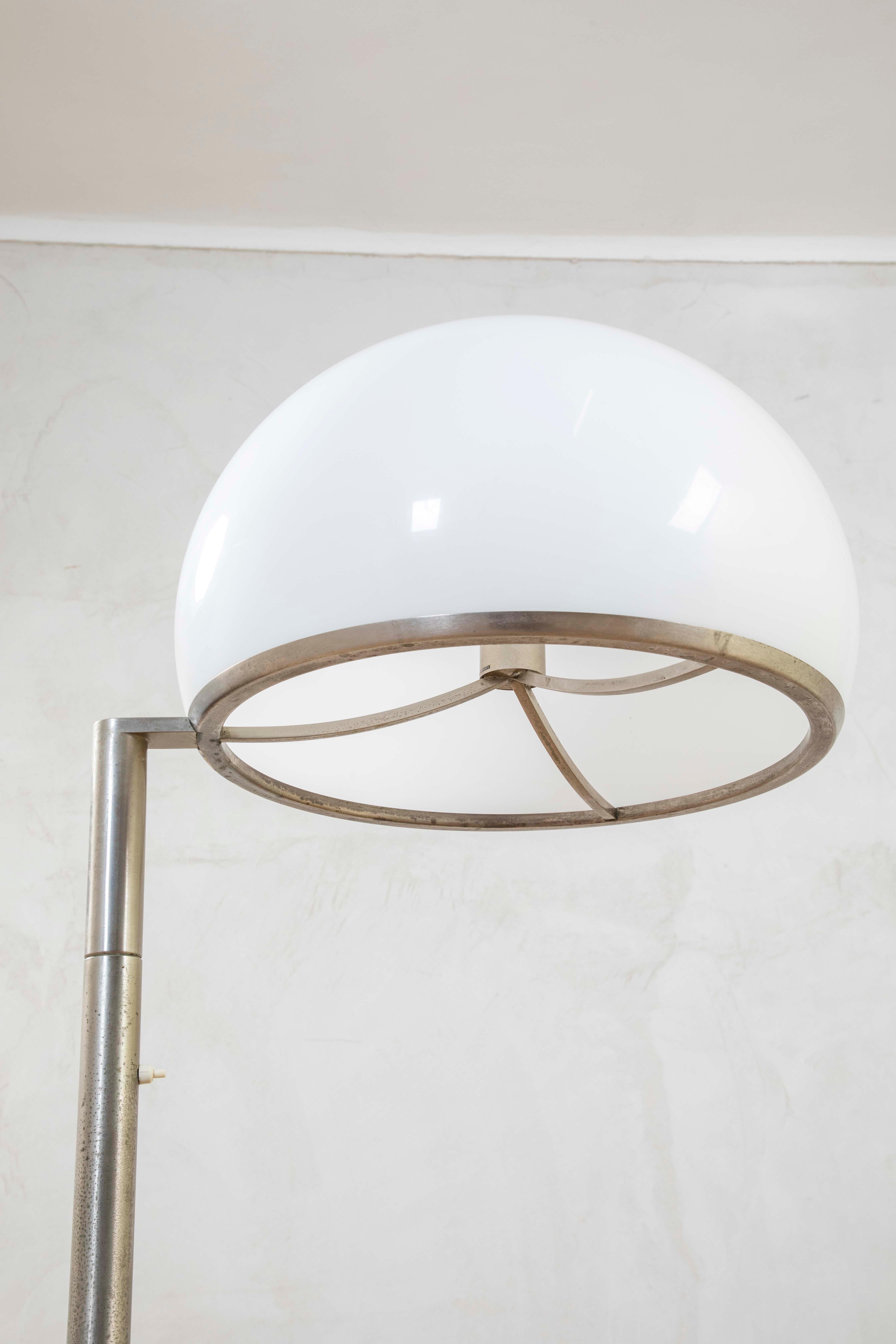 20e siècle, Arteluce Lampadaire mod. 2051 en vente 2
