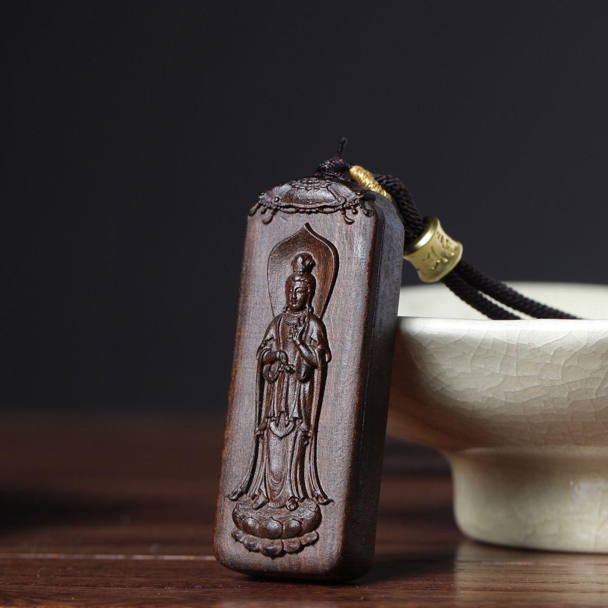 20ième siècle Plaque de Bouddha en bois d'agar sculpté du 20e siècle en Asie Pengdent en vente