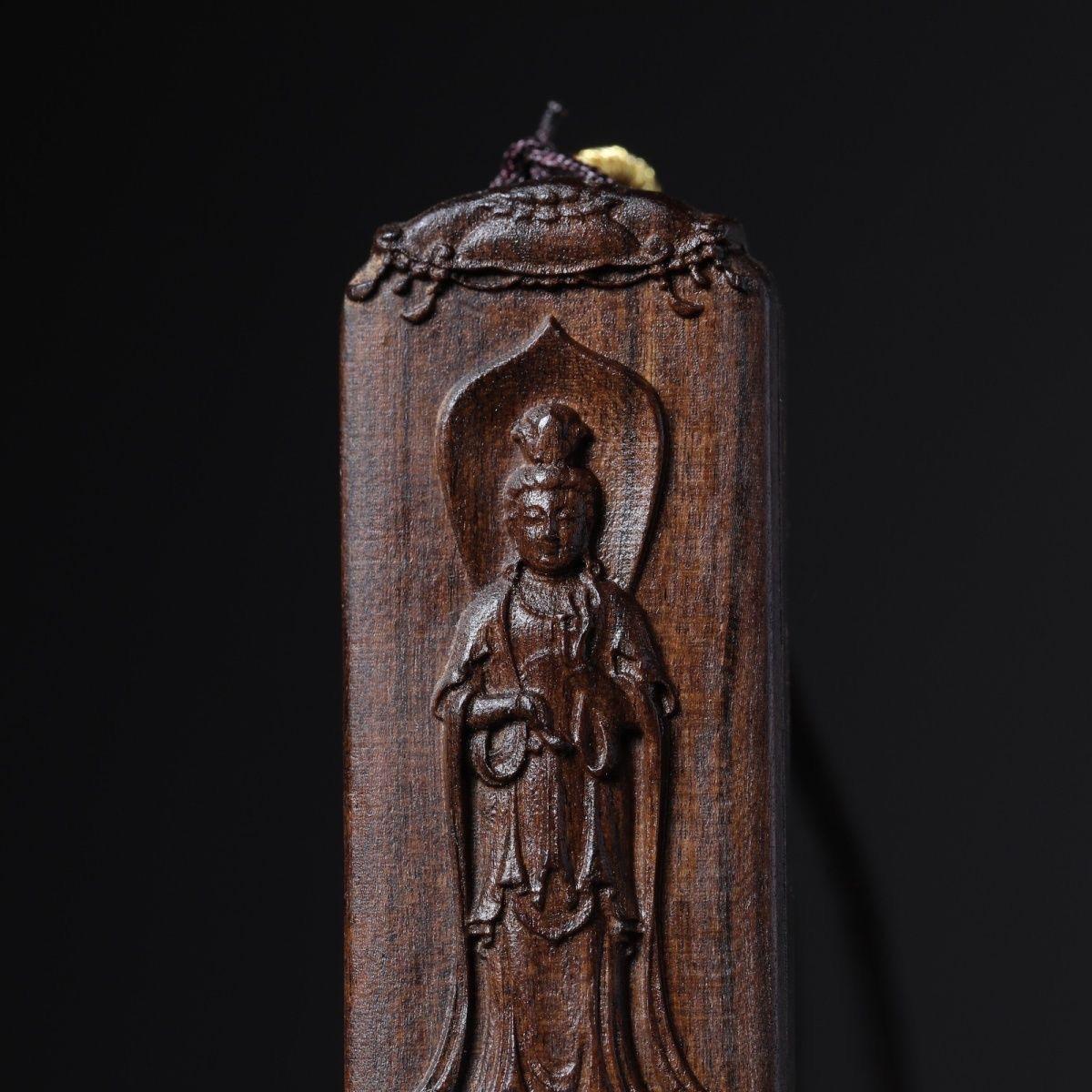 Bois Plaque de Bouddha en bois d'agar sculpté du 20e siècle en Asie Pengdent en vente