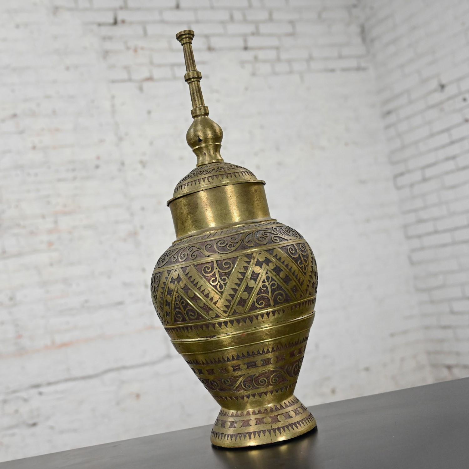 20th Century Asian Islamic Philippine Wedding Vessel or Gador or Mindanao Maranao cast brass urn. Beautiful condition, keeping in mind that this is vintage and not new so will have signs of use and wear even if it has been refinished or restored. We