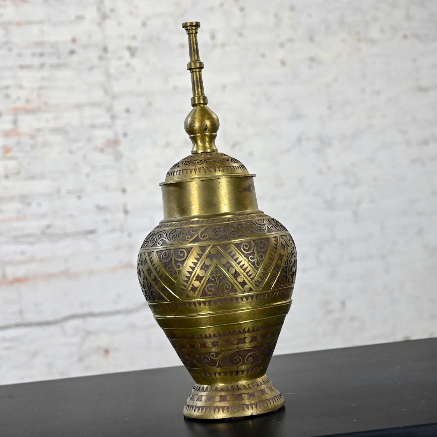 20Th Century Asian Islamic Wedding Vessel Gador or Mindanao Marana Brass Urn For Sale 2