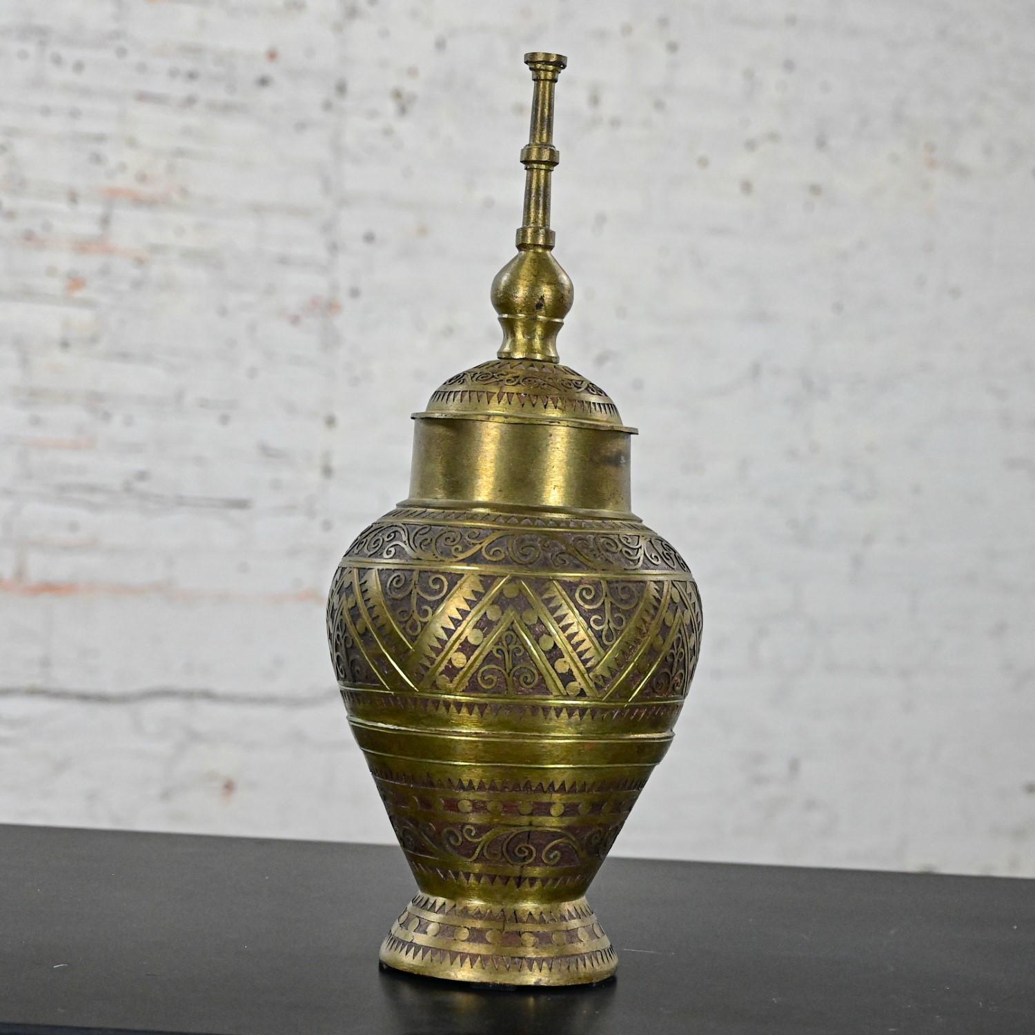 20Th Century Asian Islamic Wedding Vessel Gador or Mindanao Marana Brass Urn For Sale 3