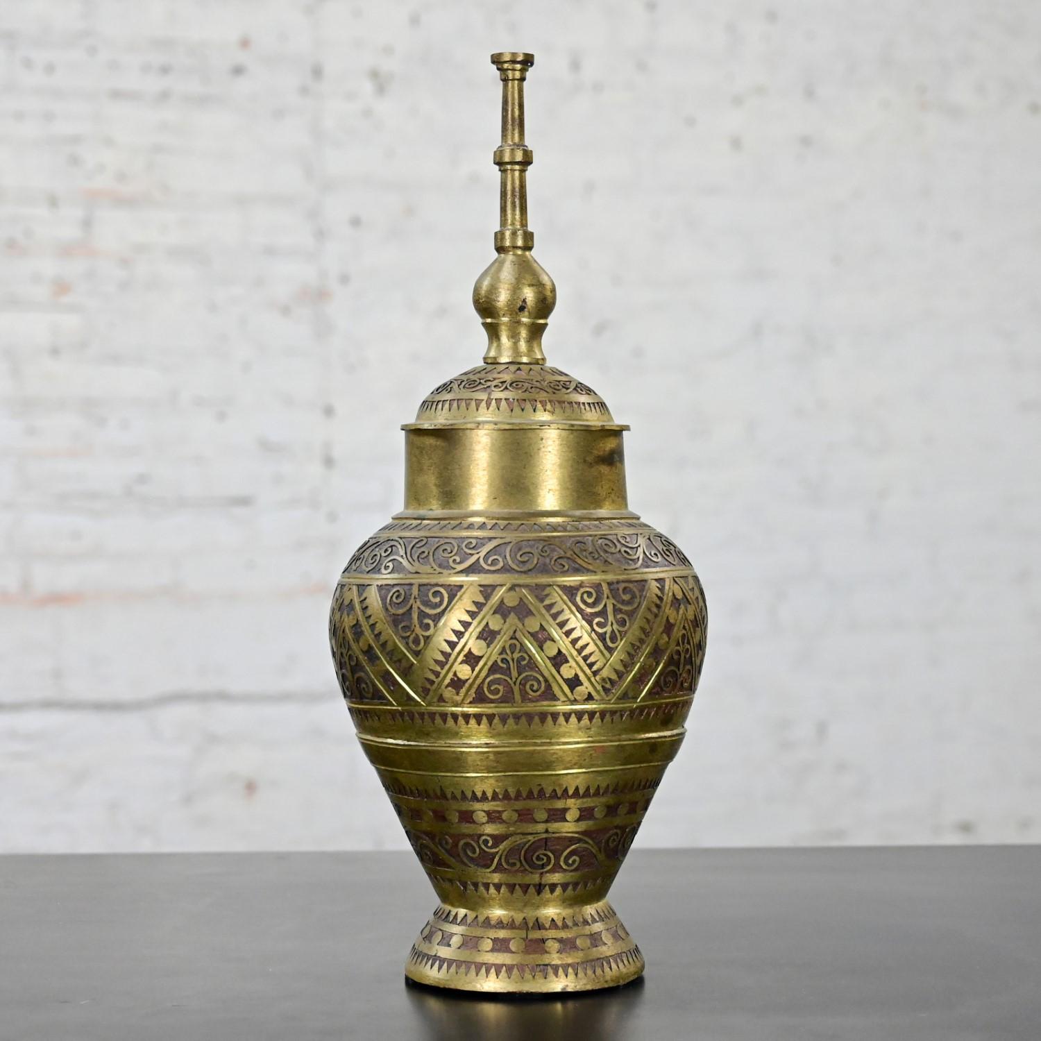 20Th Century Asian Islamic Wedding Vessel Gador or Mindanao Marana Brass Urn For Sale 4