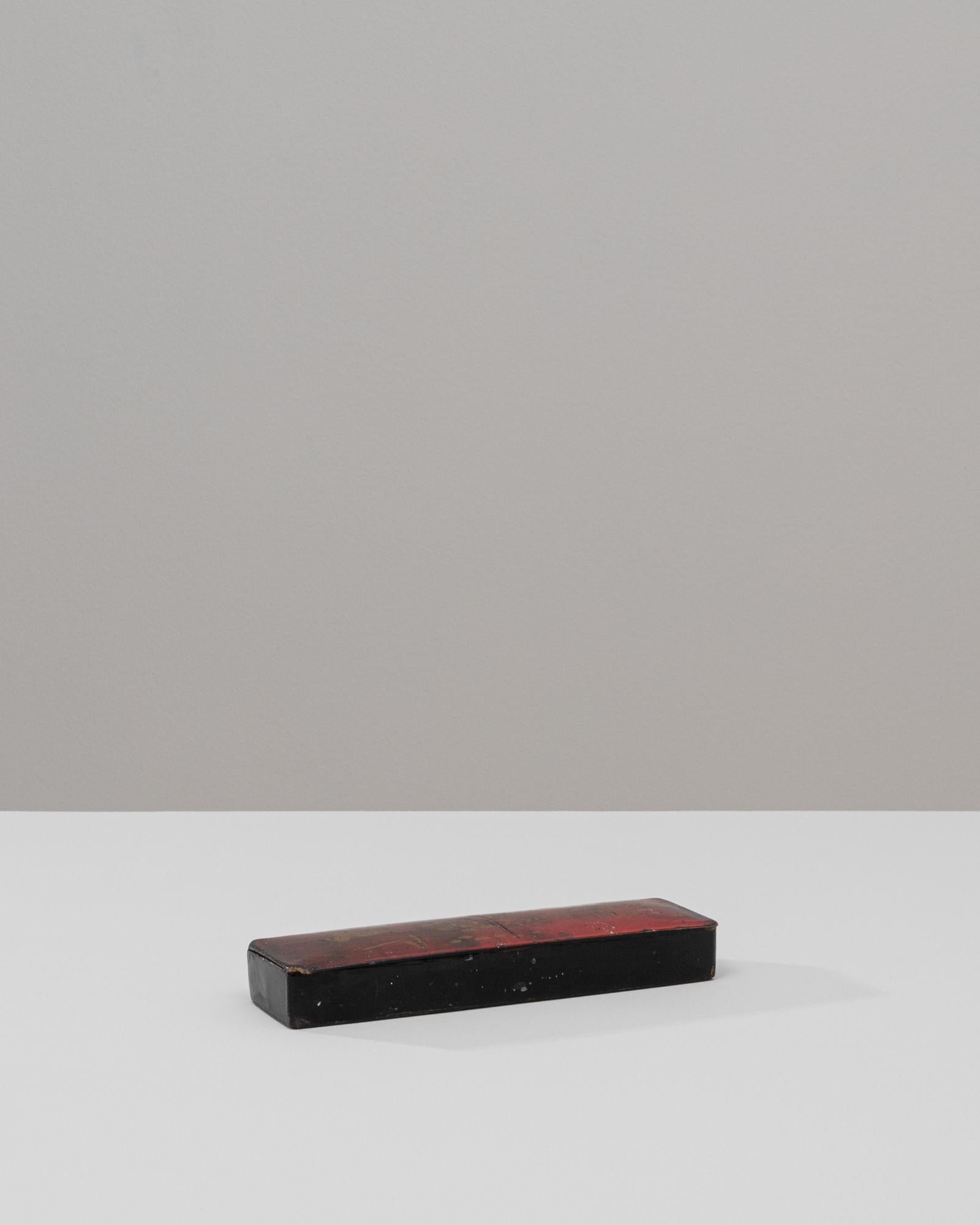 Bois Boîte asiatique en bois du 20e siècle avec détails en or réalisés à la main en vente