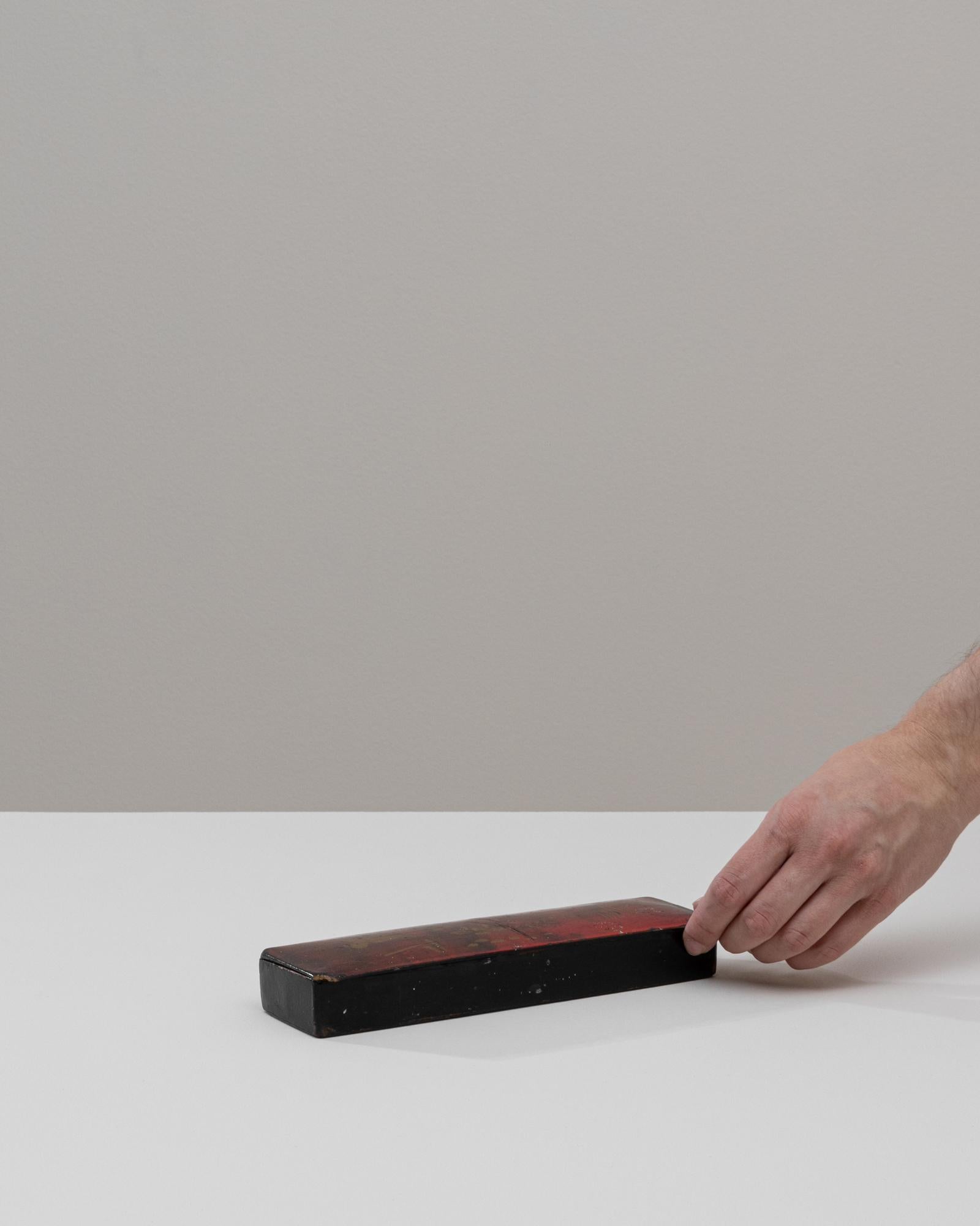 Boîte asiatique en bois du 20e siècle avec détails en or réalisés à la main en vente 2